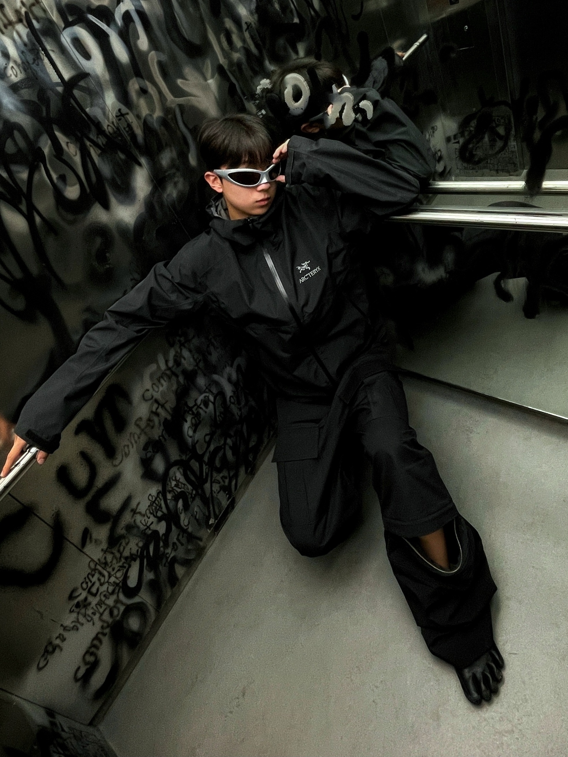 Arc'teryx Beta LT Jacket Black 착용 스타일 - 1