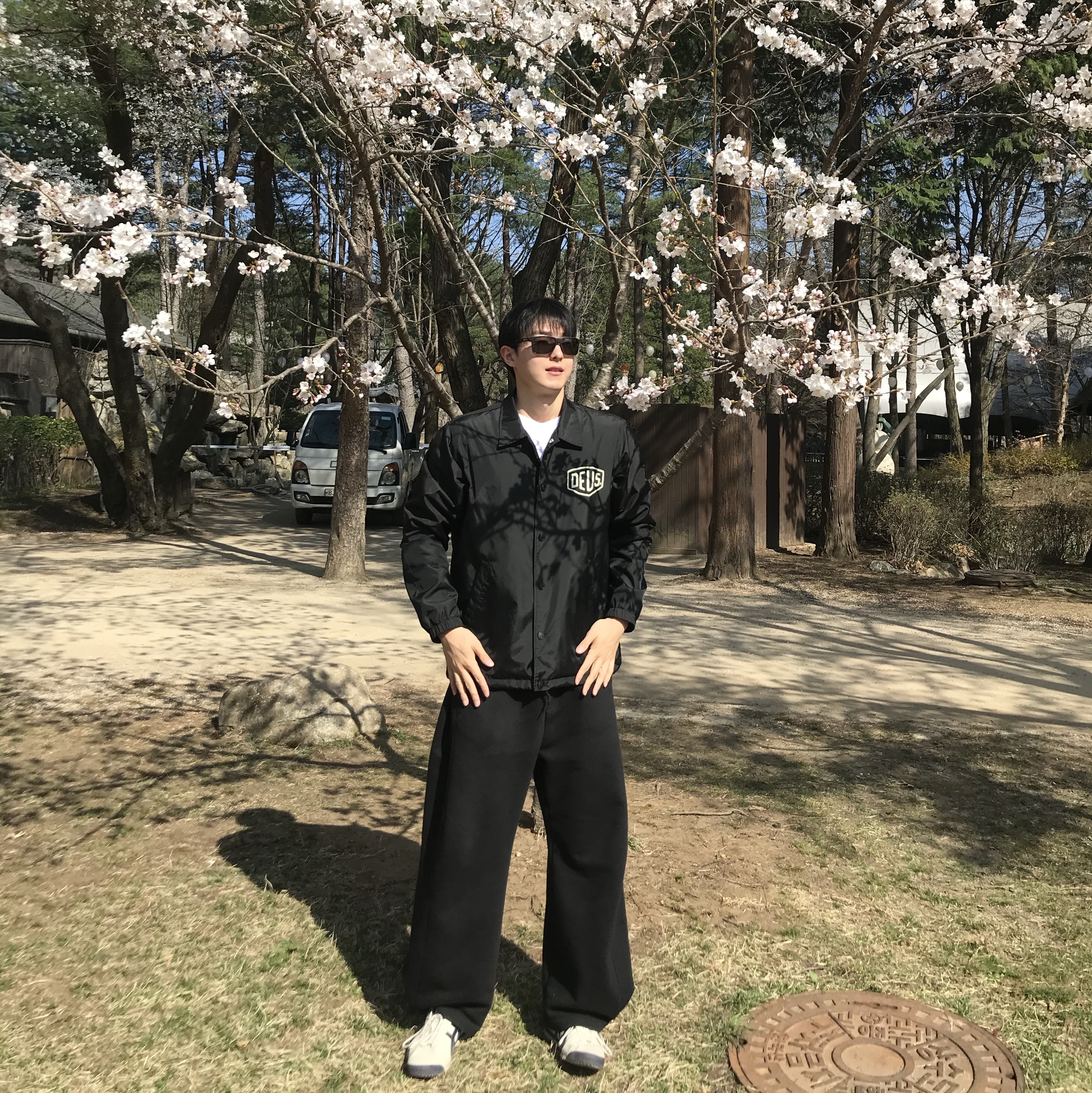 Deus Ex Machina Seoul Coach Jacket Black, Onitsuka Tiger Mexico 66 Birch 착용 스타일