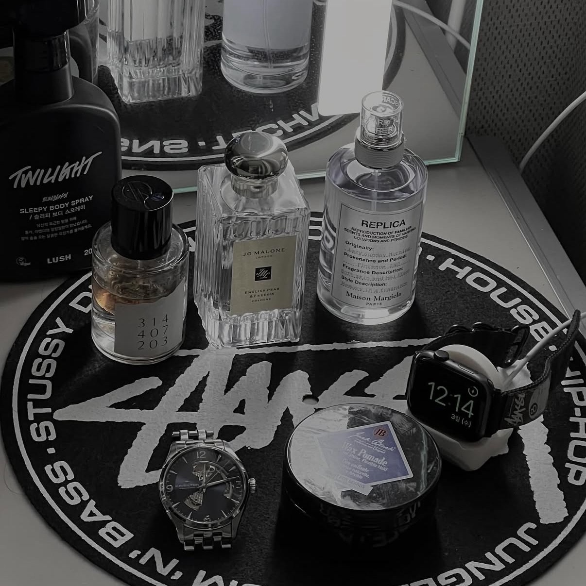 Maison Margiela Replica Lazy Sunday Morning Eau De Toilette 100ml, Jo Malone English Pear & Freesia Cologne 100ml 착용 스타일