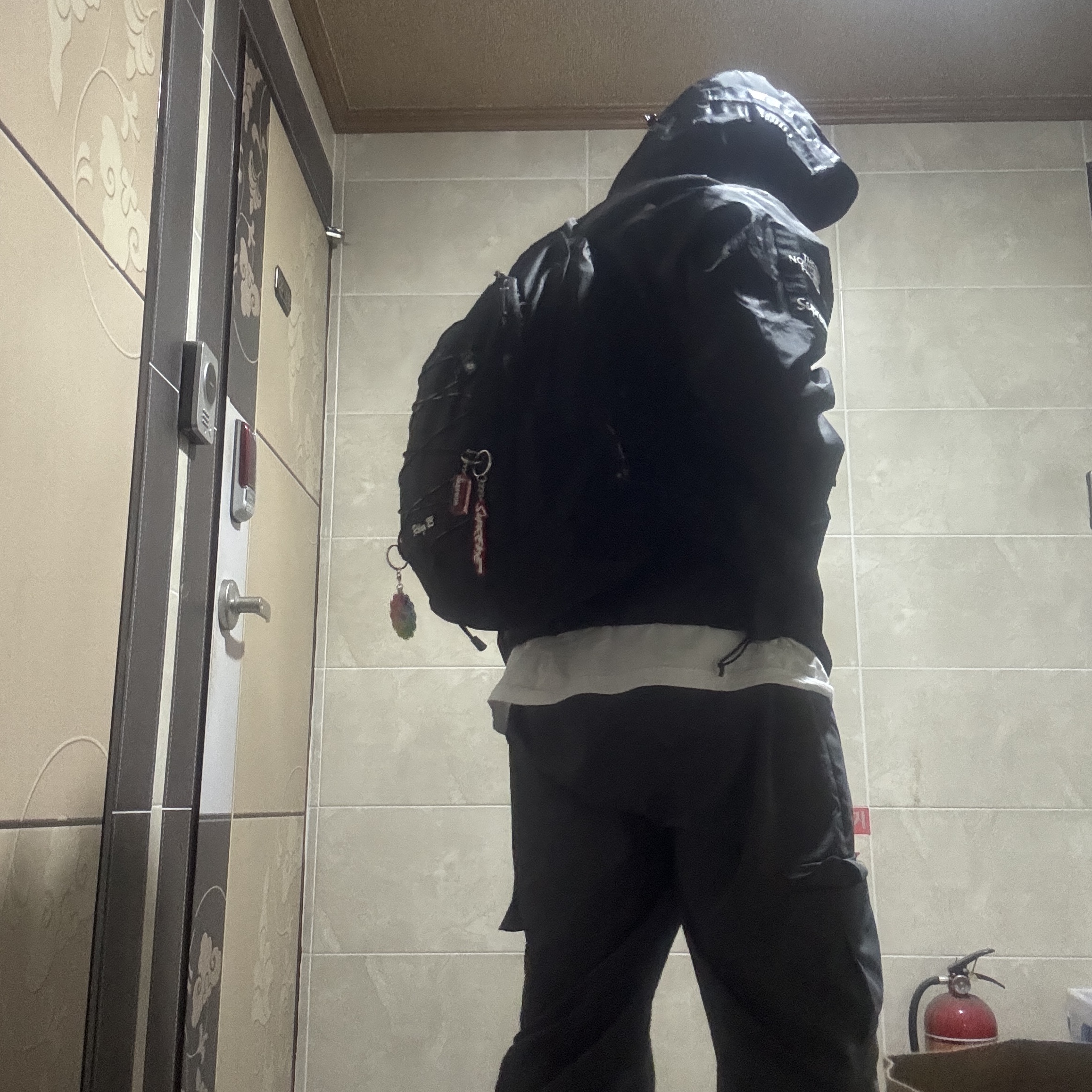 Supreme x The North Face Summit Series Outer Tape Seam Jacket Black - 21SS, IAB Studio 10th Anniversary T-Shirt White 착용 스타일 - 2