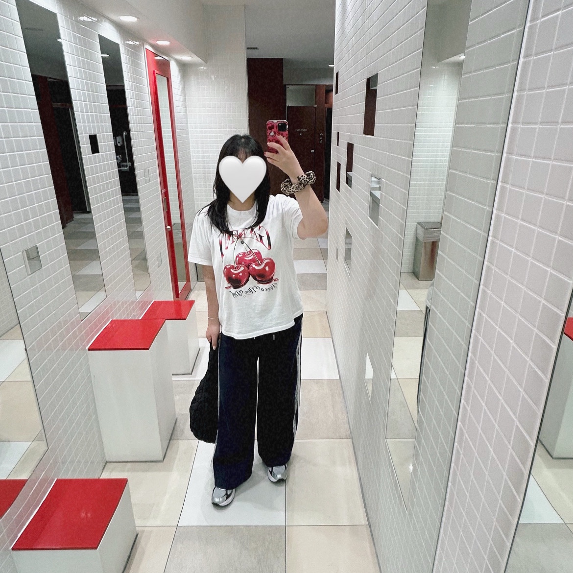 (W) Ganni Basic Jersey Cherry Relaxed T-Shirt Bright White, Asics Gel-1130 White Black 착용 스타일