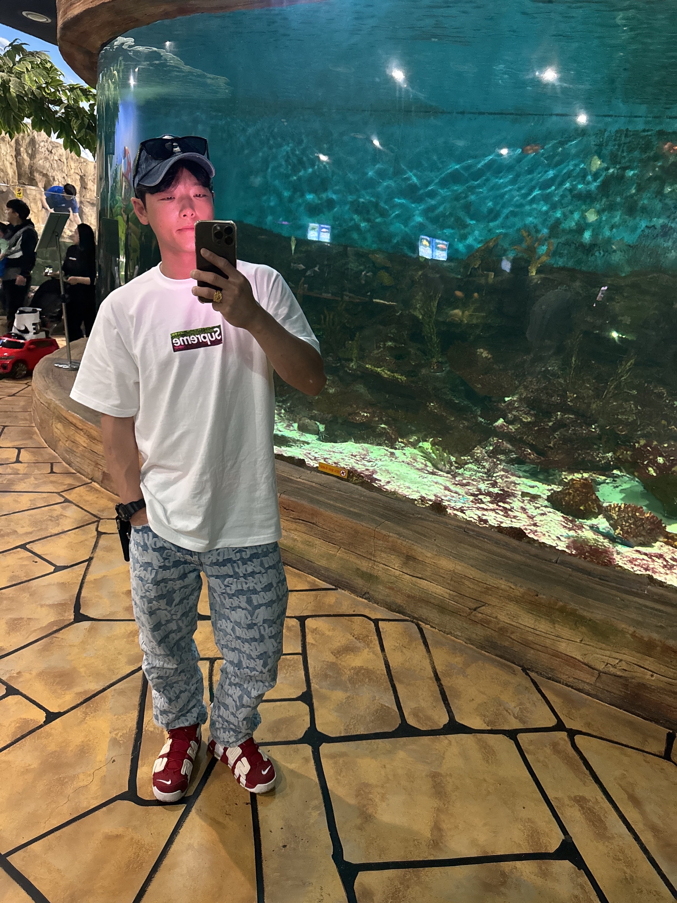 Supreme Kevlar Denim S Logo 6-Panel Indigo - 22SS, Oakley x Fragment Frogskins Yellow Polished Black Frame Prizm Grey Lenses Low Bridge Fit 착용 스타일 - 1