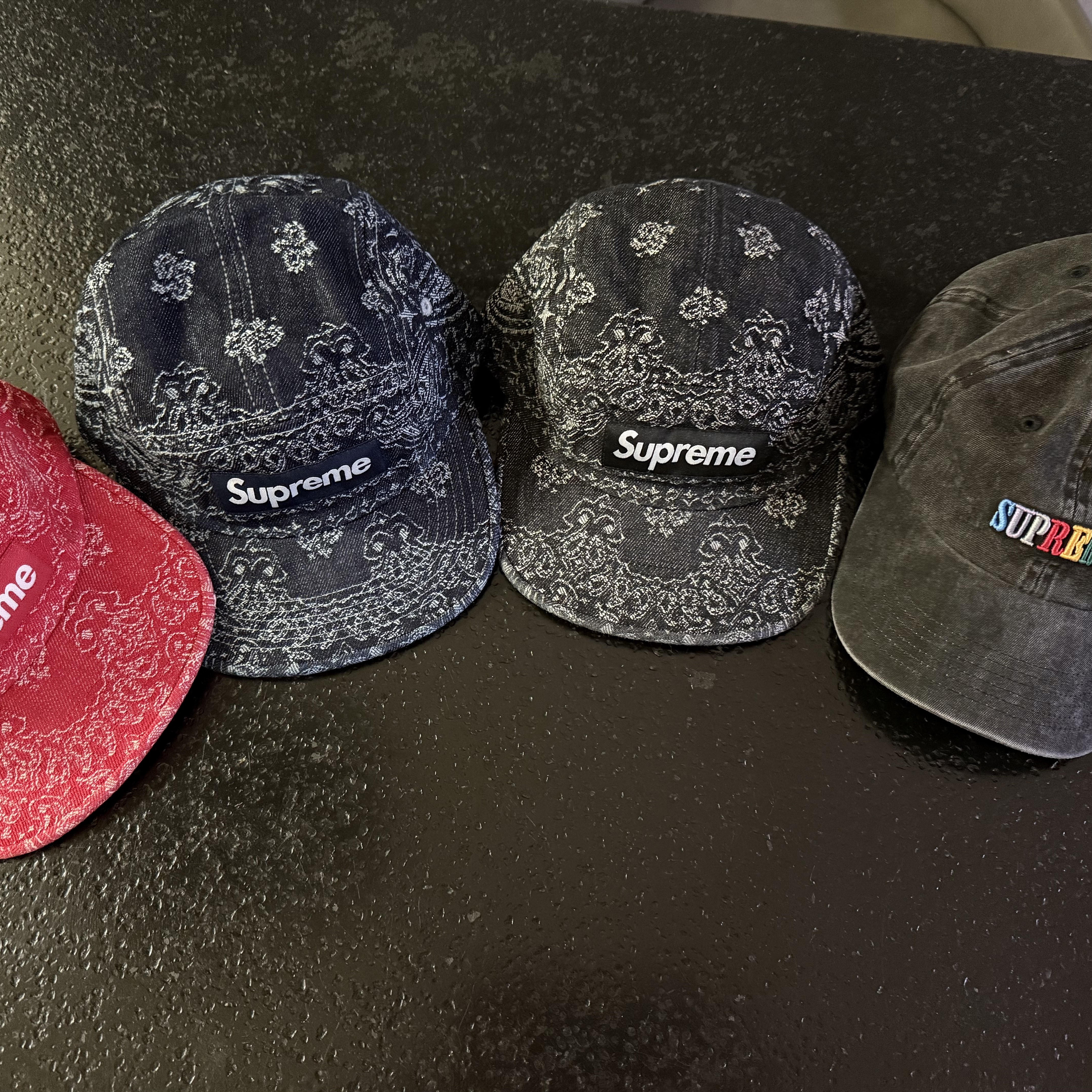Supreme Bandana Jacquard Denim Camp Cap Red - 25SS, Supreme Bandana Jacquard Denim Camp Cap Indigo - 25SS 착용 스타일 - 2