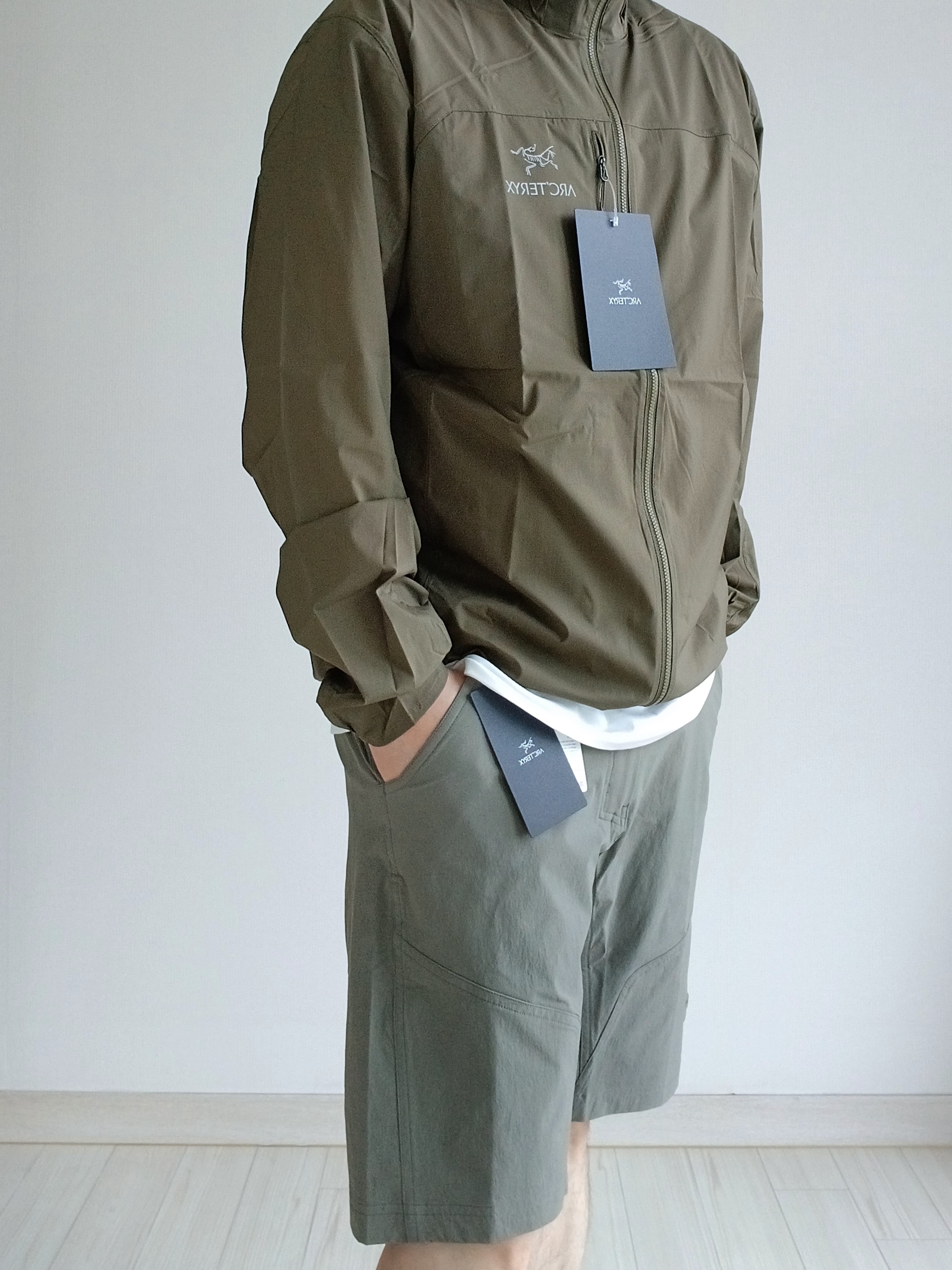 Arc'teryx Squamish Hoody Tatsu, Arc'teryx Kragg SL Cotton LS Shirt White Light 착용 스타일 - 5
