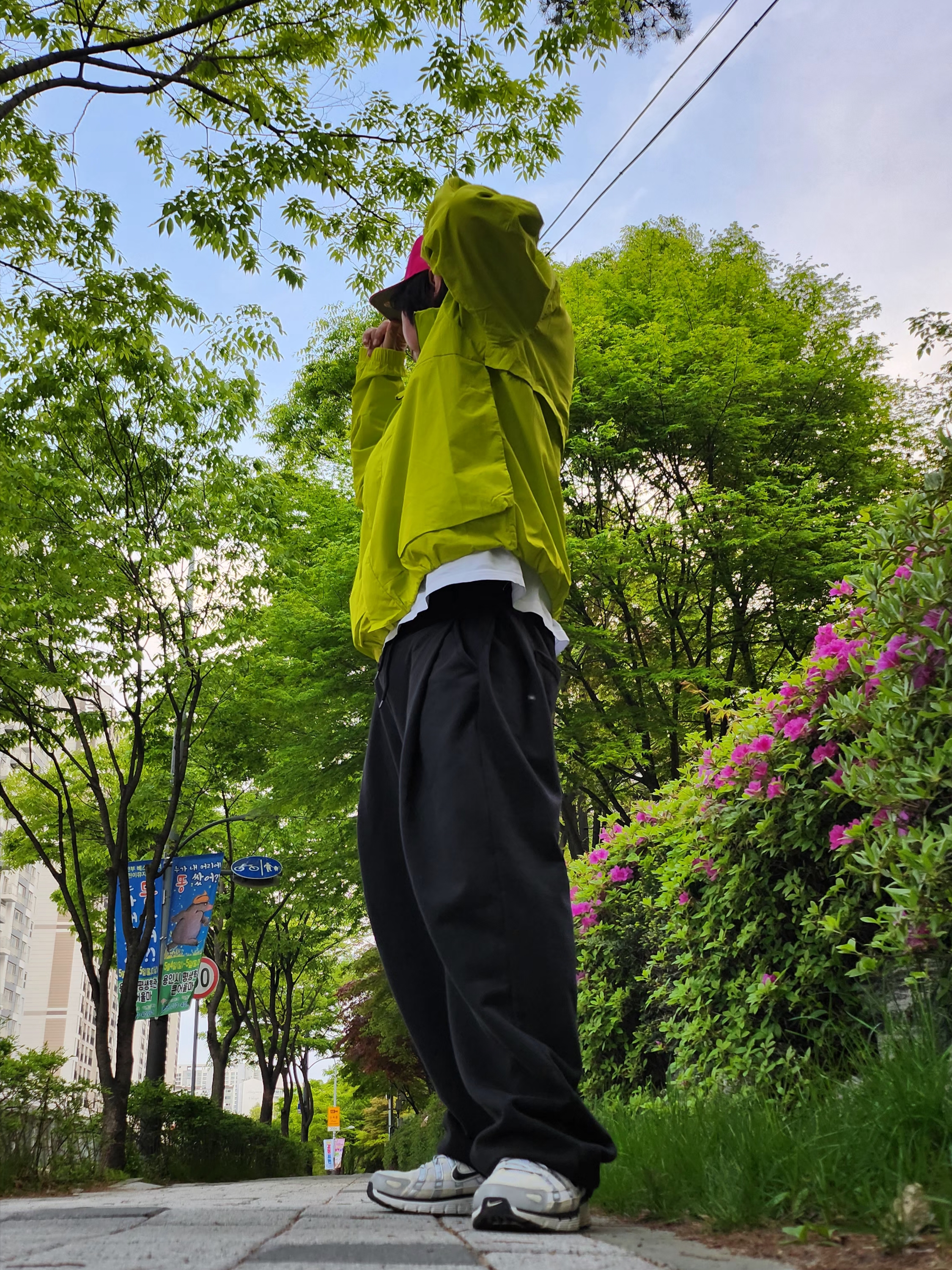 Nike Tech Jacket Bright Cactus - Asia, Suade Two Tuck Long Pants Black 착용 스타일 - 2