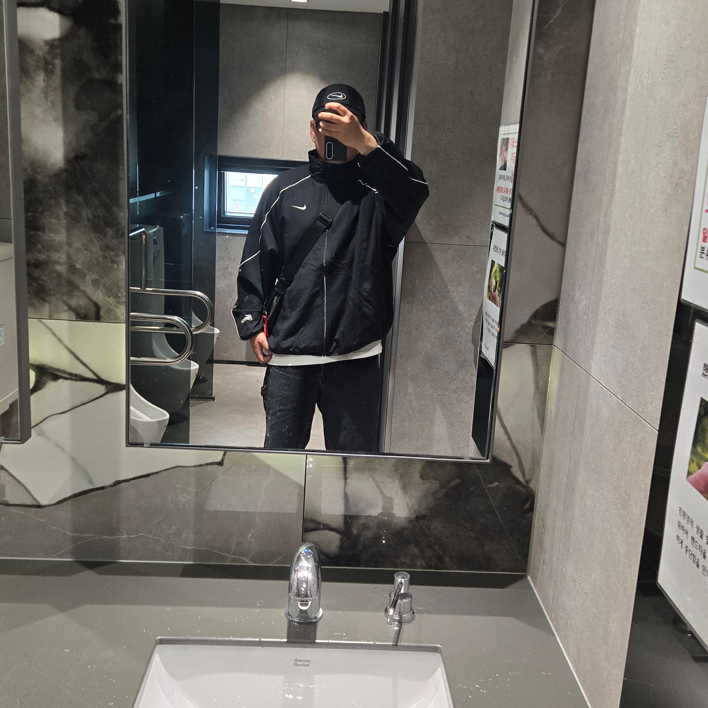 Supreme x Nike Track Jacket Black - 25SS, Supreme x Nike Running Hat Black - 25SS 착용 스타일