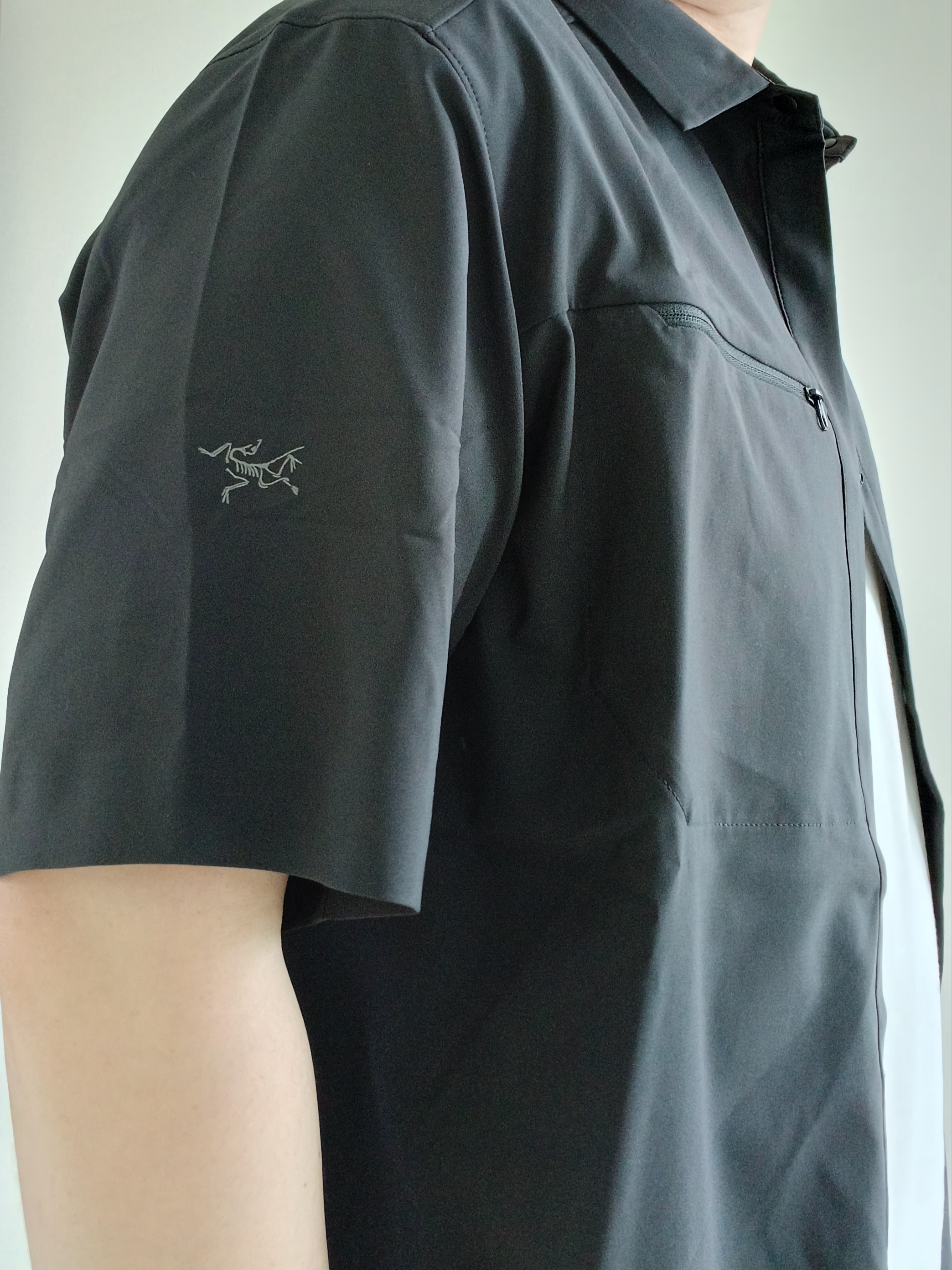 Nike ACG Trail Cap Black, Arc'teryx Kragg SL Cotton Bird Word SS T-Shirt White Light Black 착용 스타일 - 9