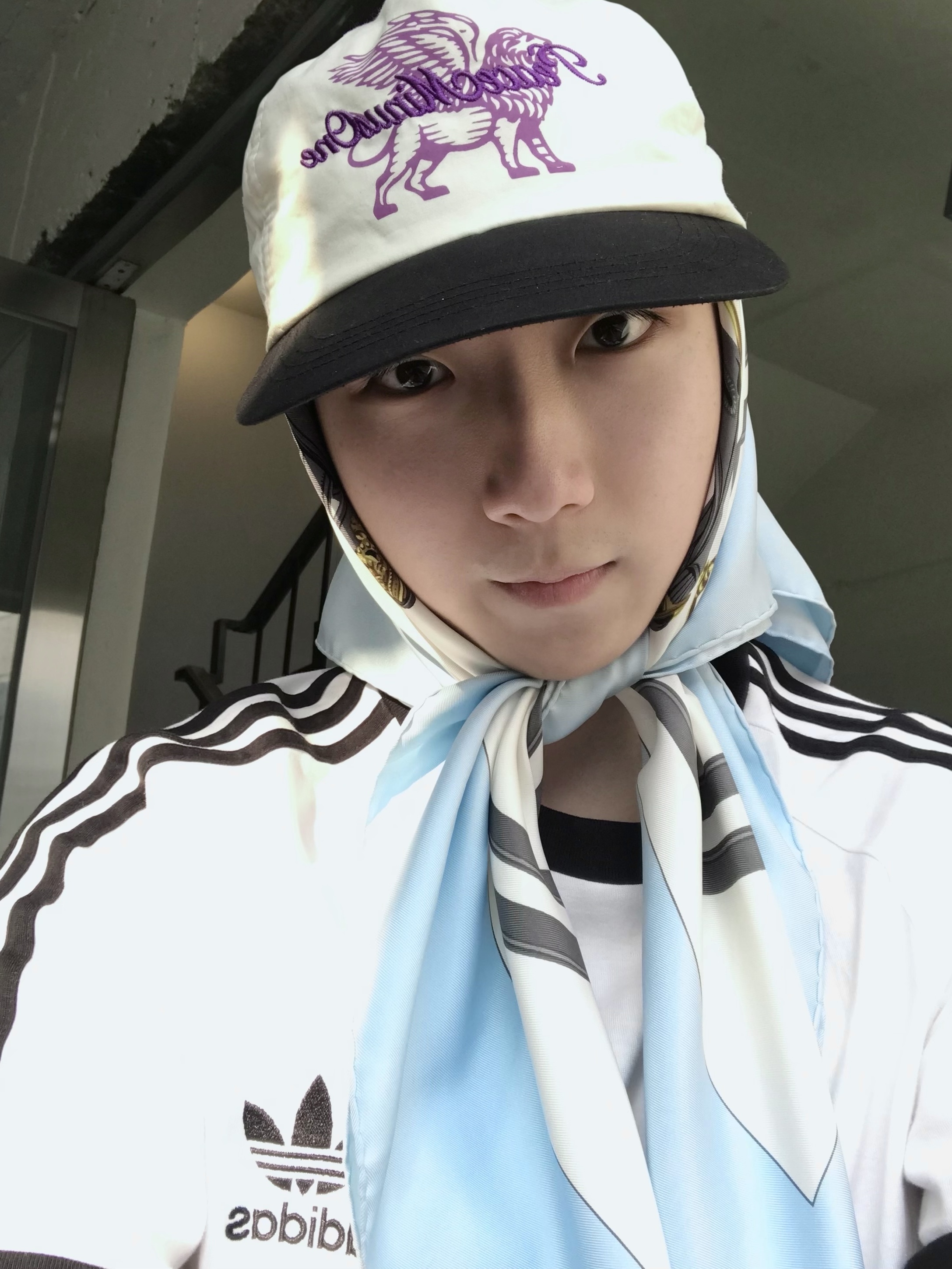 Peaceminusone x Joopiter Five-Panel Baseball Cap White Purple 착용 스타일 - 1