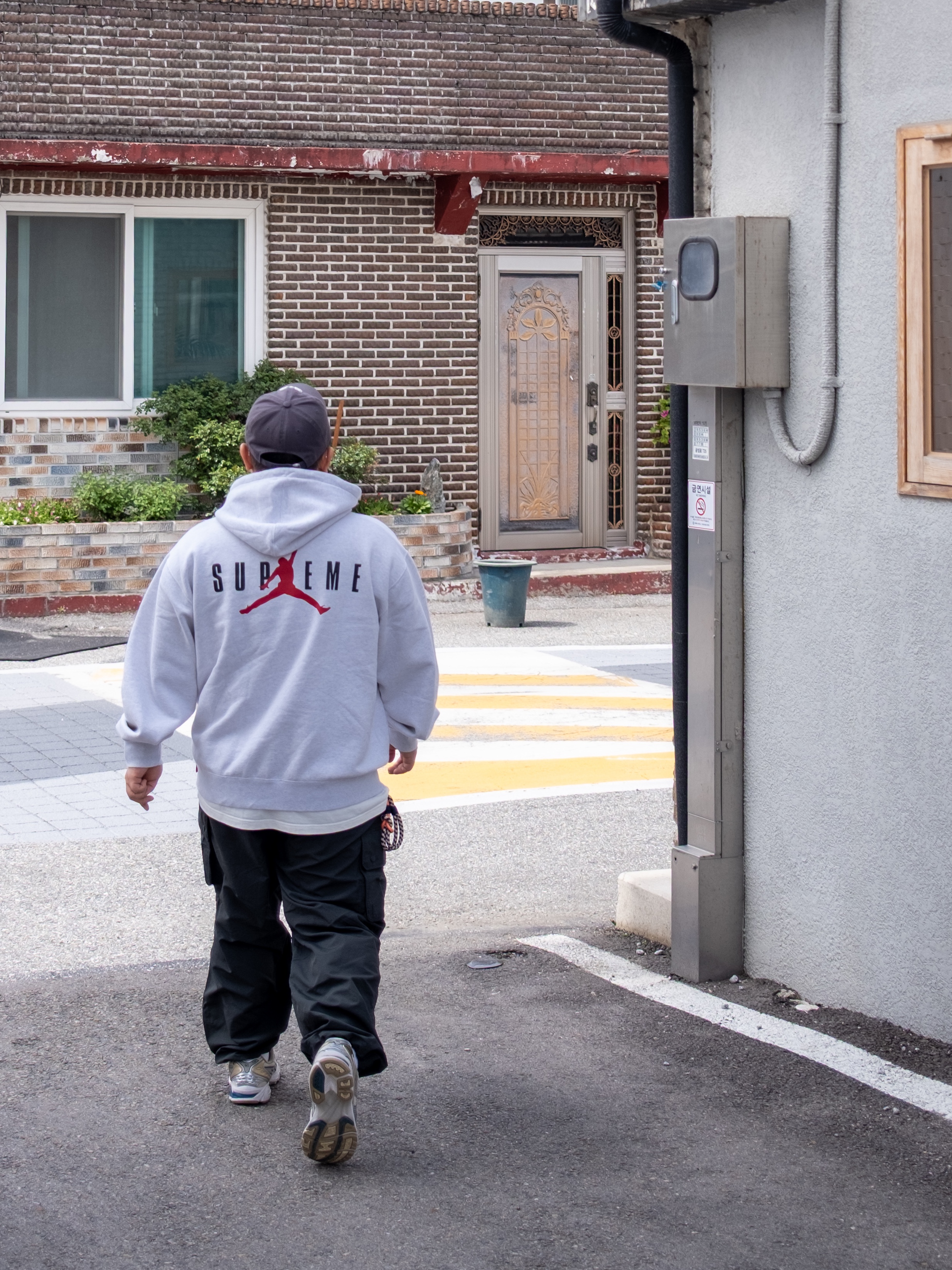 Supreme x Jordan Hooded Sweatshirt Ash Grey - 24FW, Asics Gel-Kayano 14 Cream Pure Silver 착용 스타일