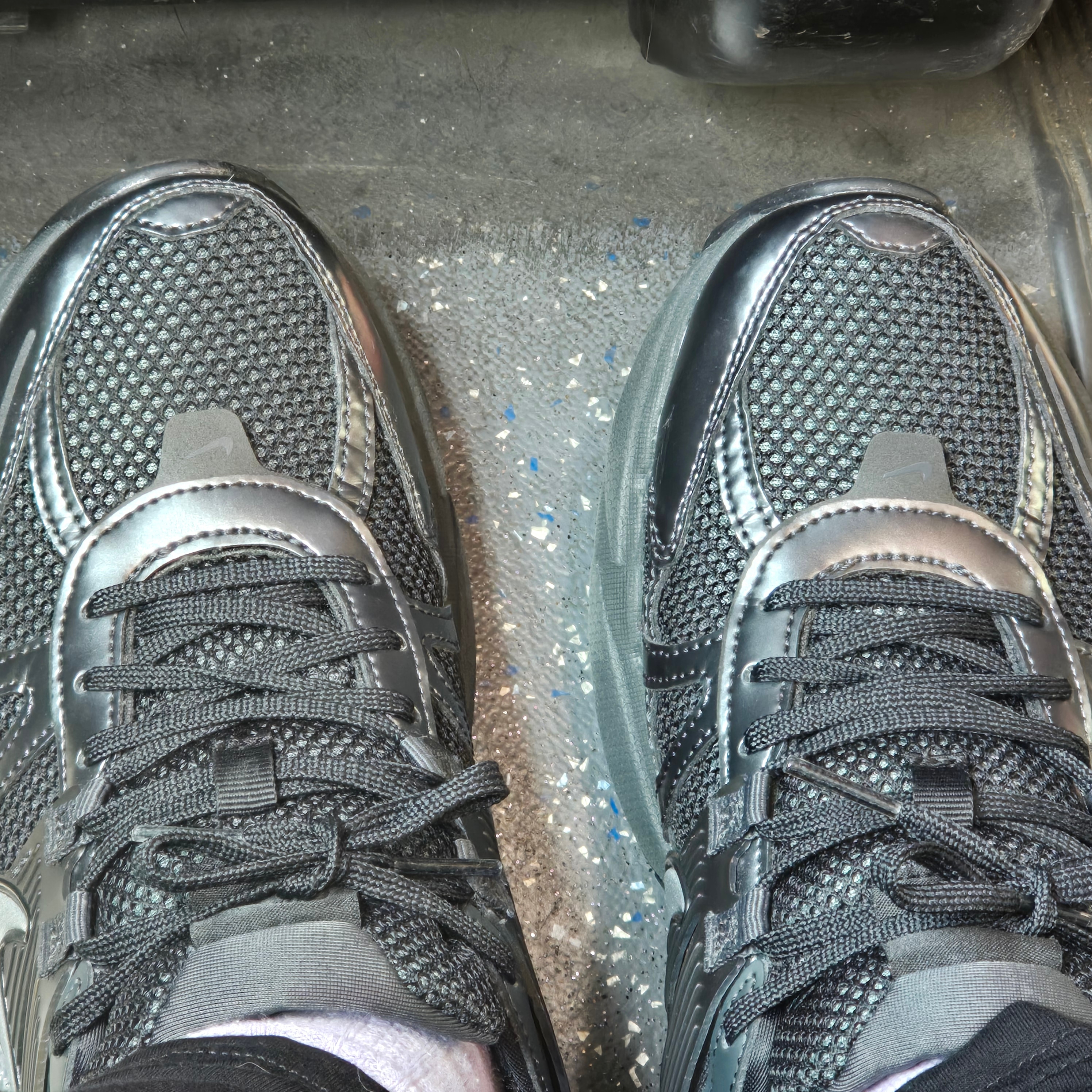 Nike V2K Run Black Anthracite 착용 스타일