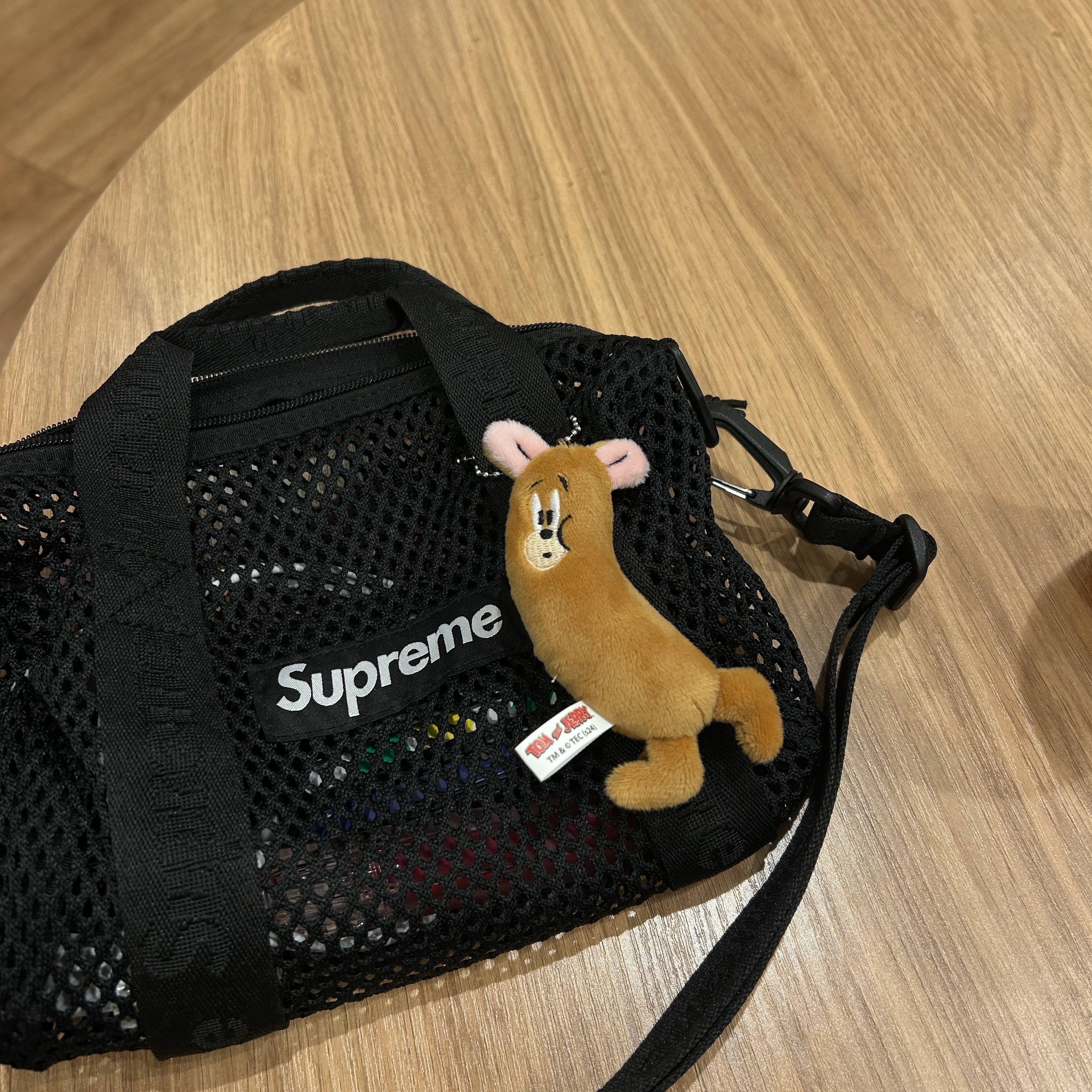 Supreme Mesh Mini Duffle Bag Black - 25SS 착용 스타일