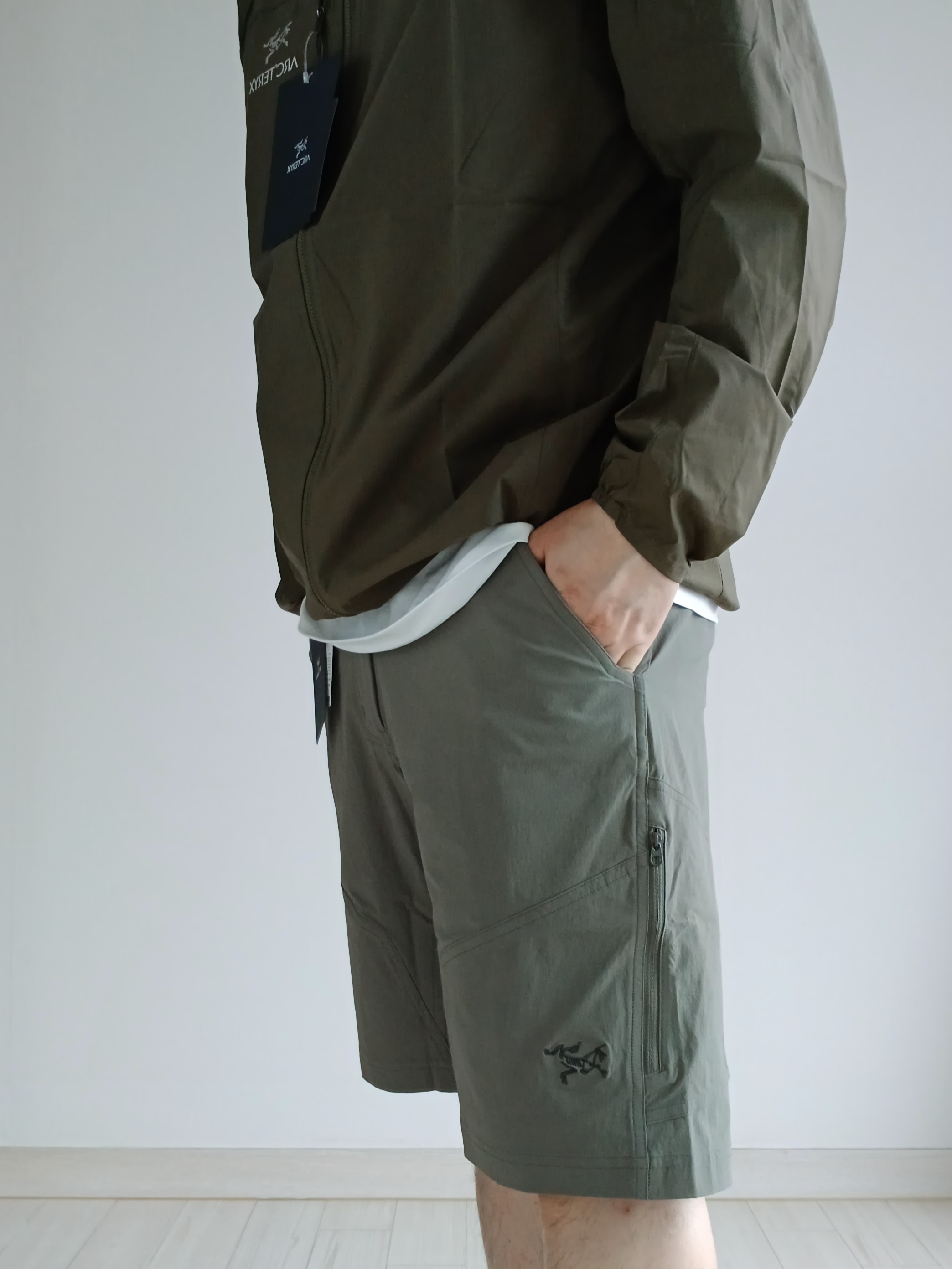 Arc'teryx Squamish Hoody Tatsu, Arc'teryx Kragg SL Cotton LS Shirt White Light 착용 스타일 - 1