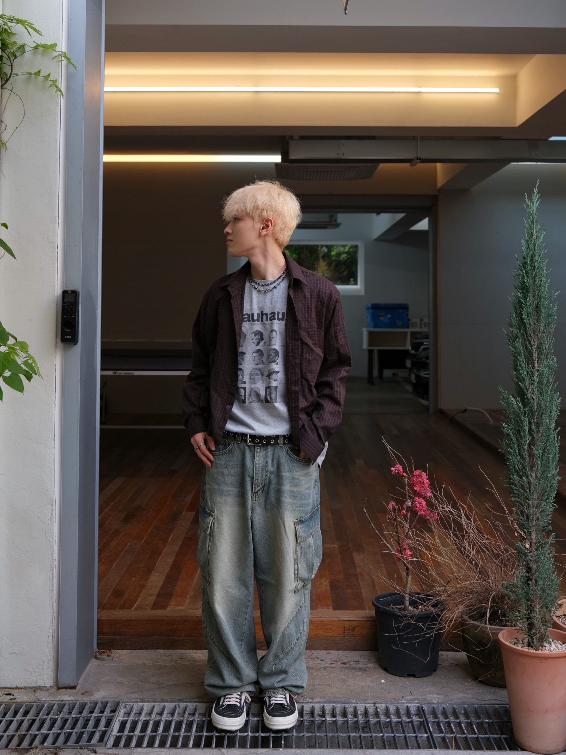 Rick Owens Drkshdw Suede Vintage Sneakers Dark Dust Pearl Milk White 착용 스타일 - 3