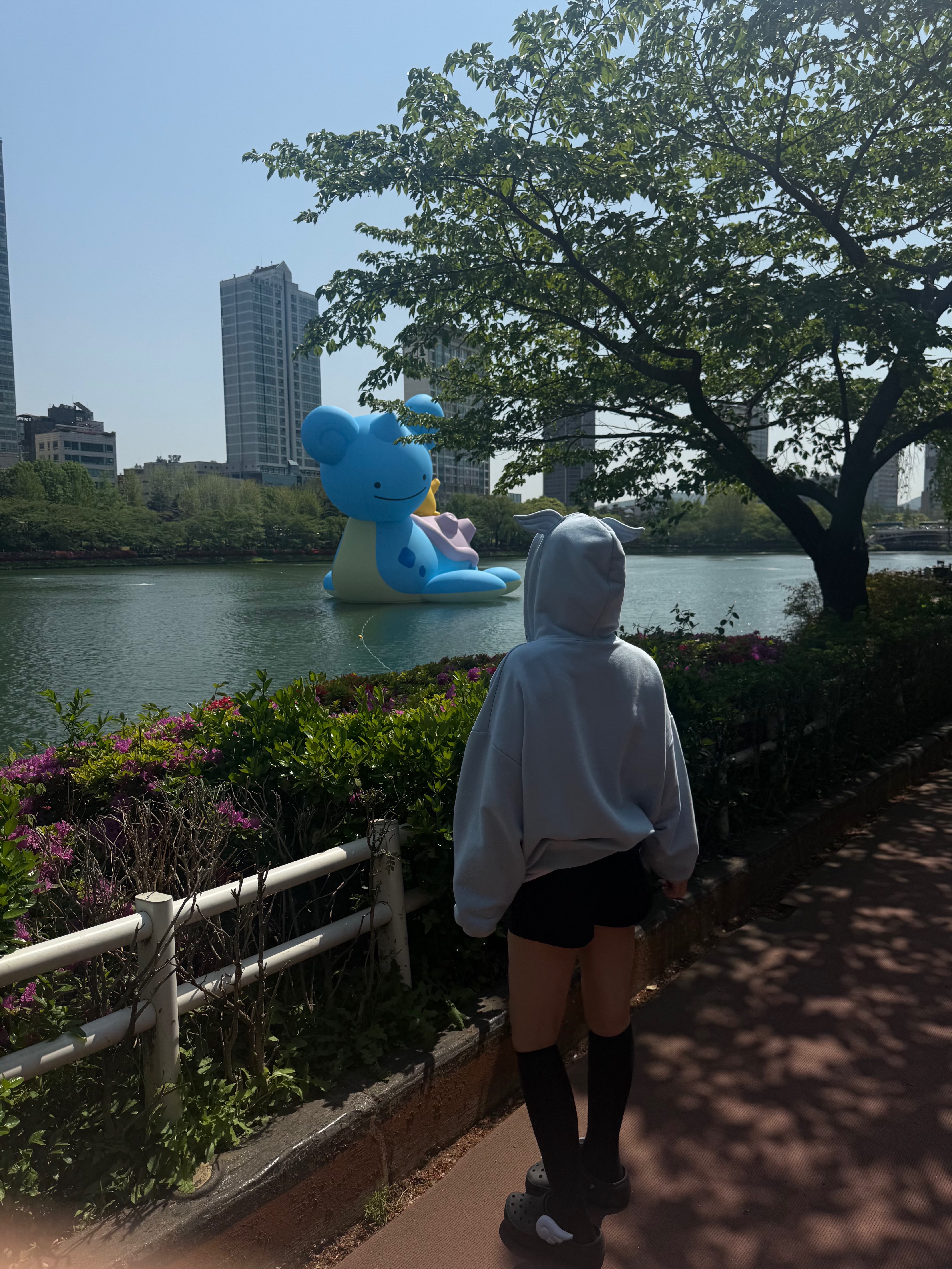 Yegg Wing hoodie  sky blue 착용 스타일 - 1
