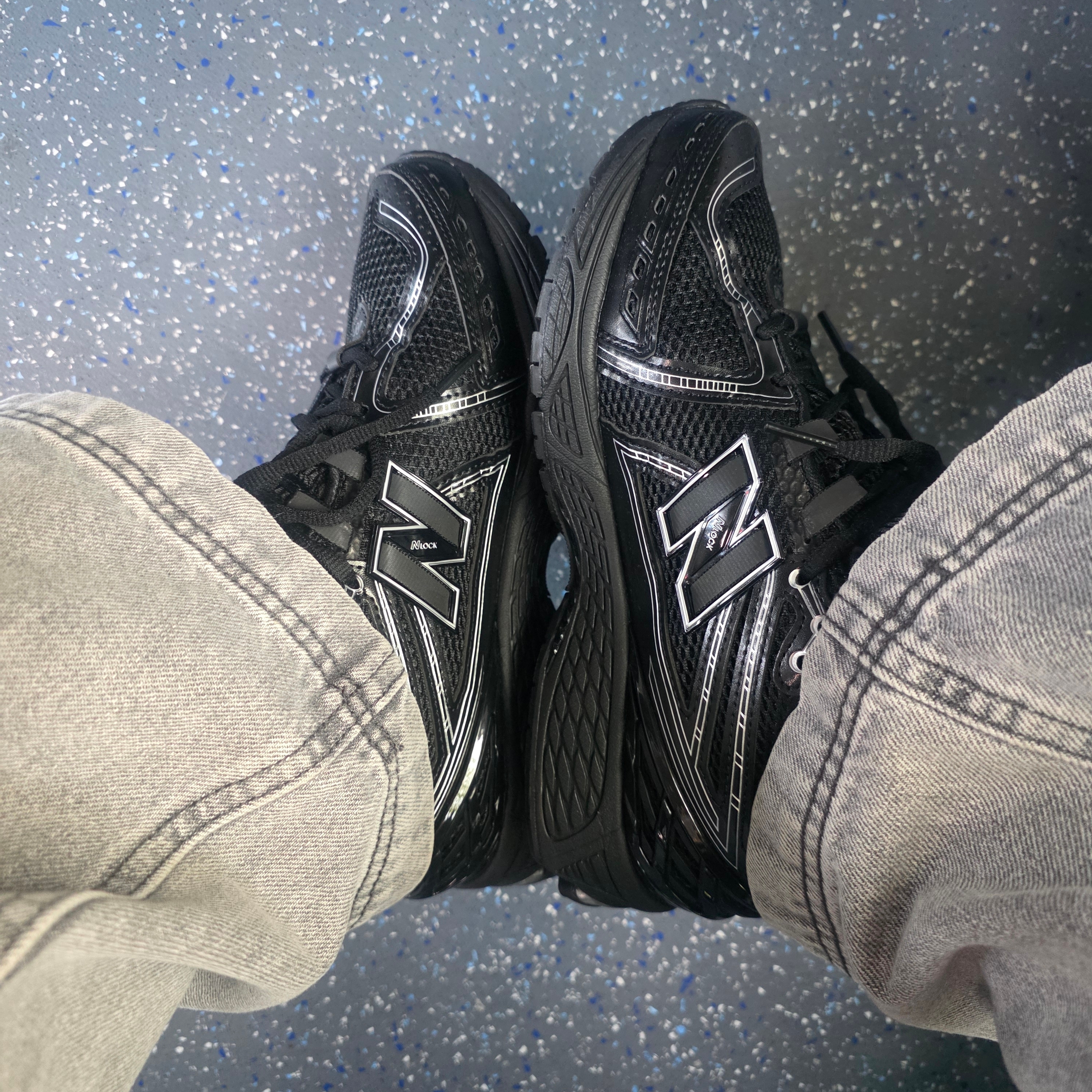 New Balance 1906R Black Silver Metallic 착용 스타일