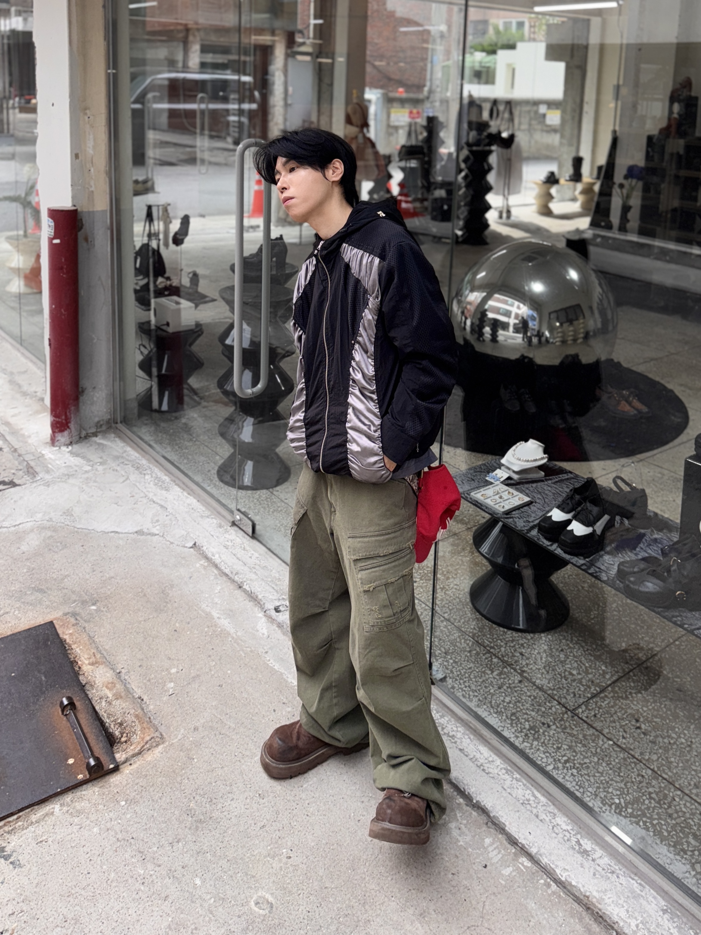 Nonnod Double Pocket Cargo Pants Vintage Khaki, MJD x Kamien Double Hole Belt Oak Brown 착용 스타일 - 7