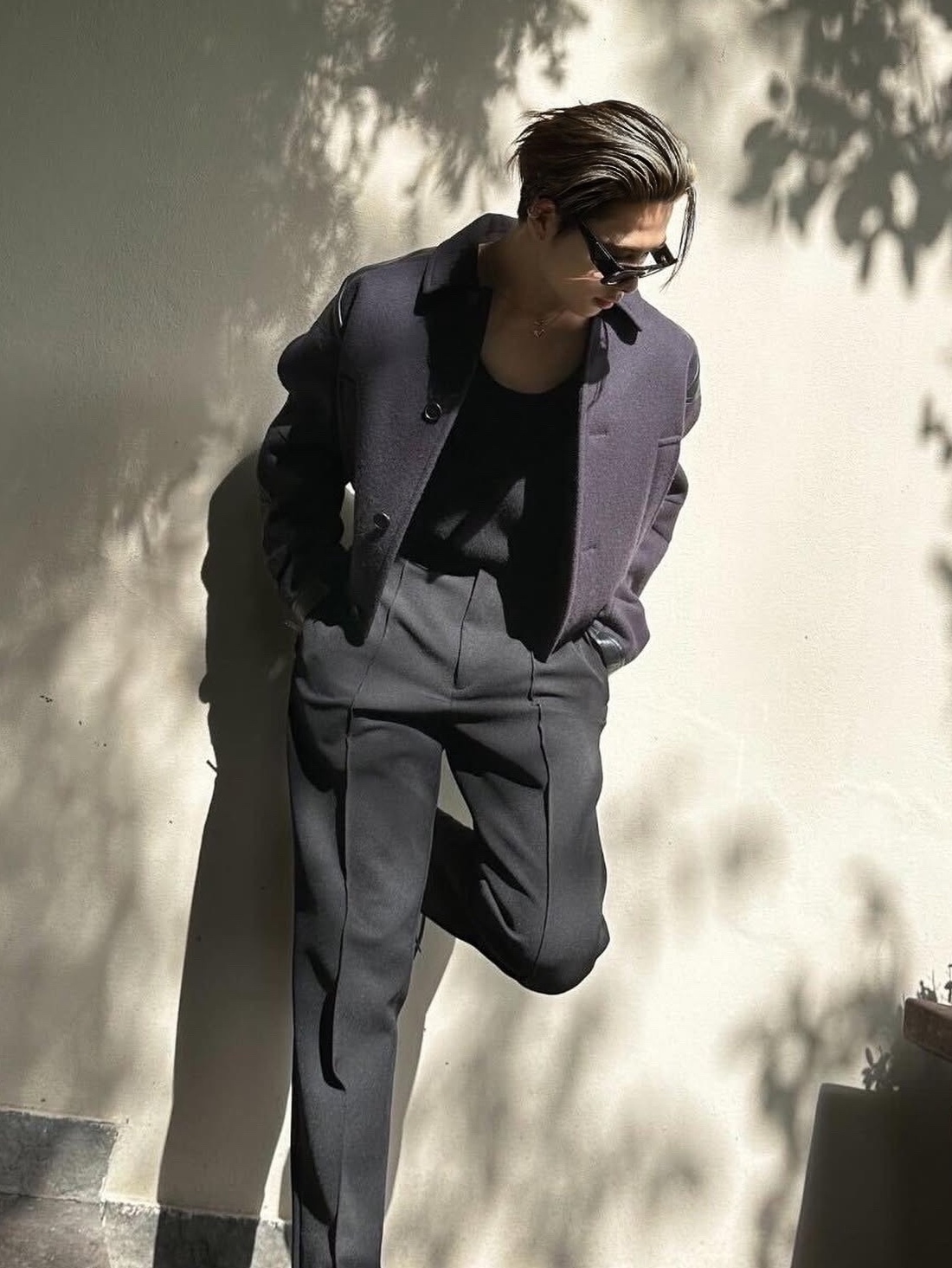 Prada Cropped Wool Blend Down Jacket Navy, (W) Prada Stretch Natte Pants Black 착용 스타일 - 1