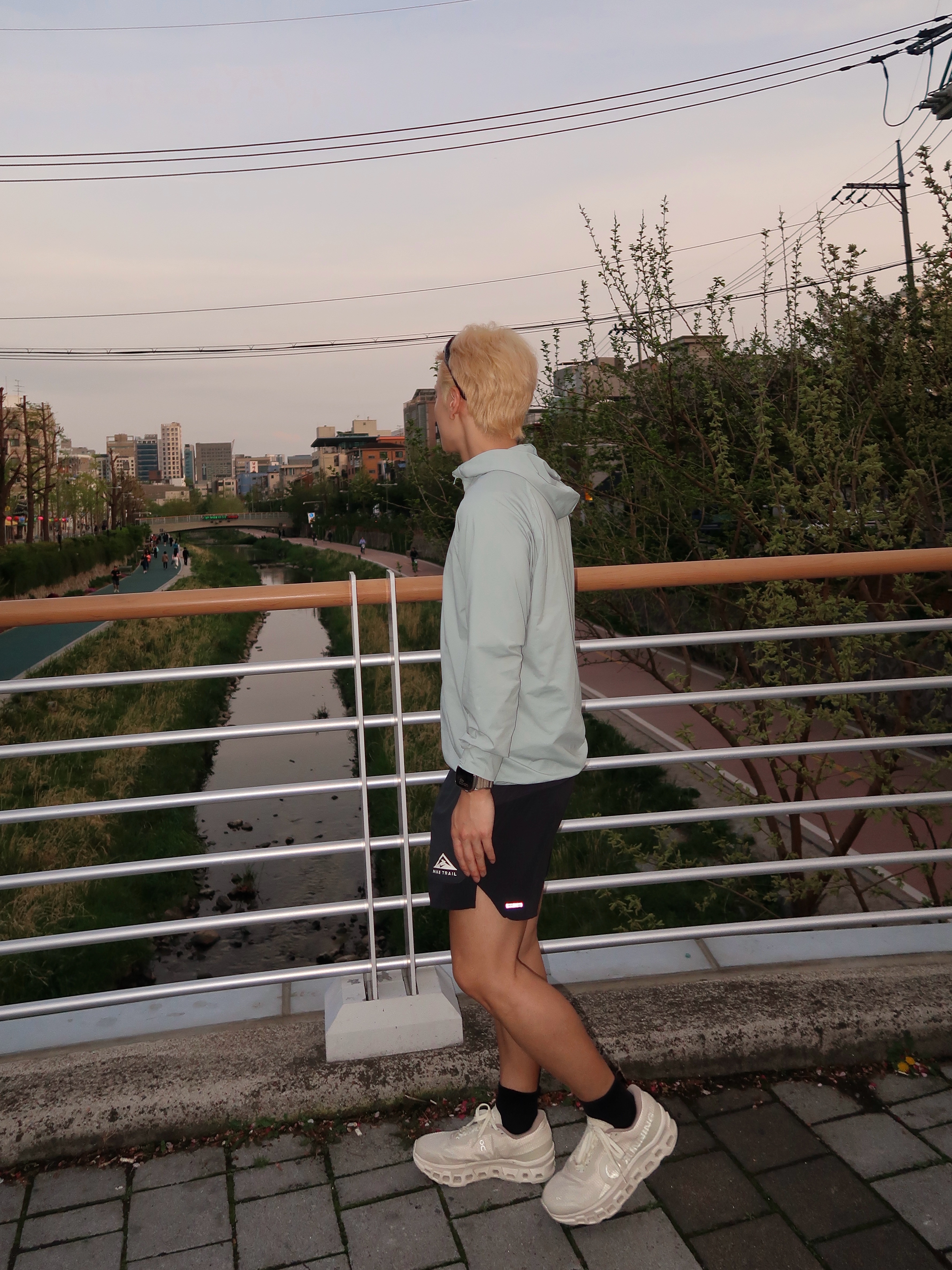 On Running x Invincible Cloudmonster 2 Ivory White 착용 스타일 - 3