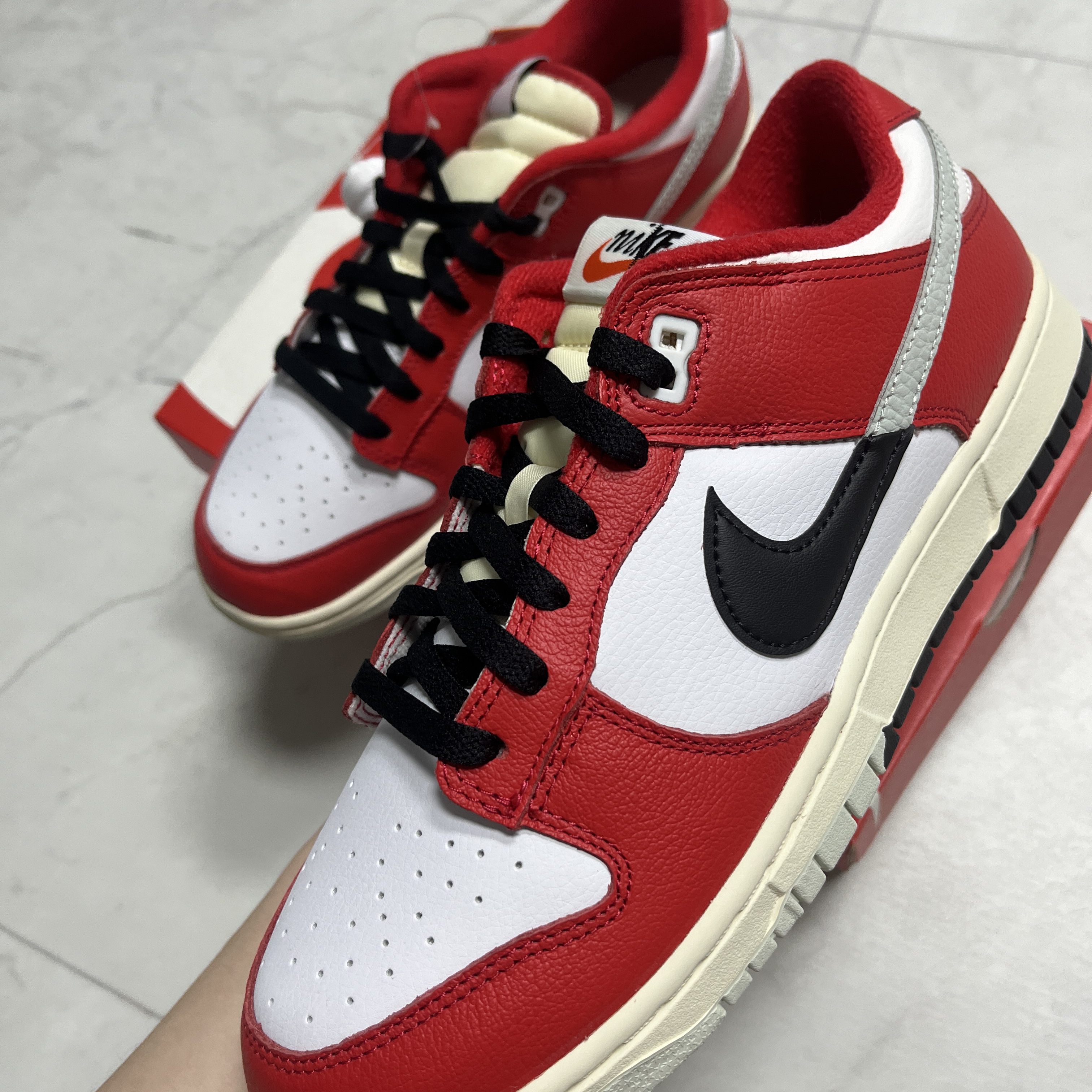 Nike Dunk Low Retro PRM University Red Black 착용 스타일