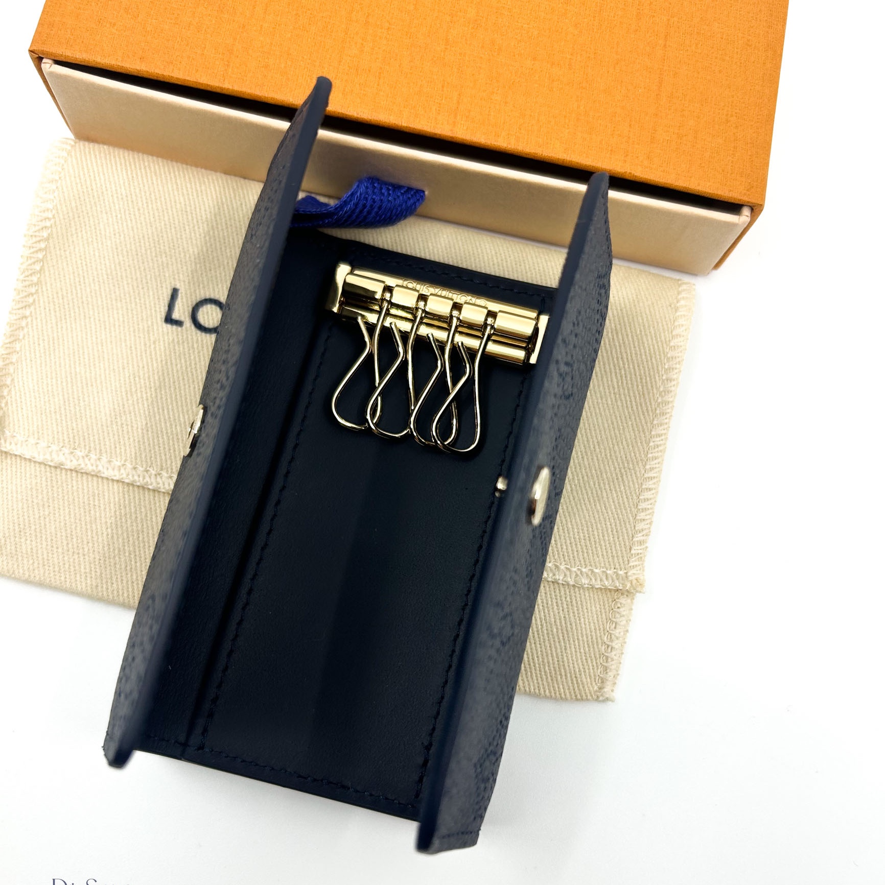 Louis Vuitton Murticle 4 Key Holder Navy 착용 스타일 - 2