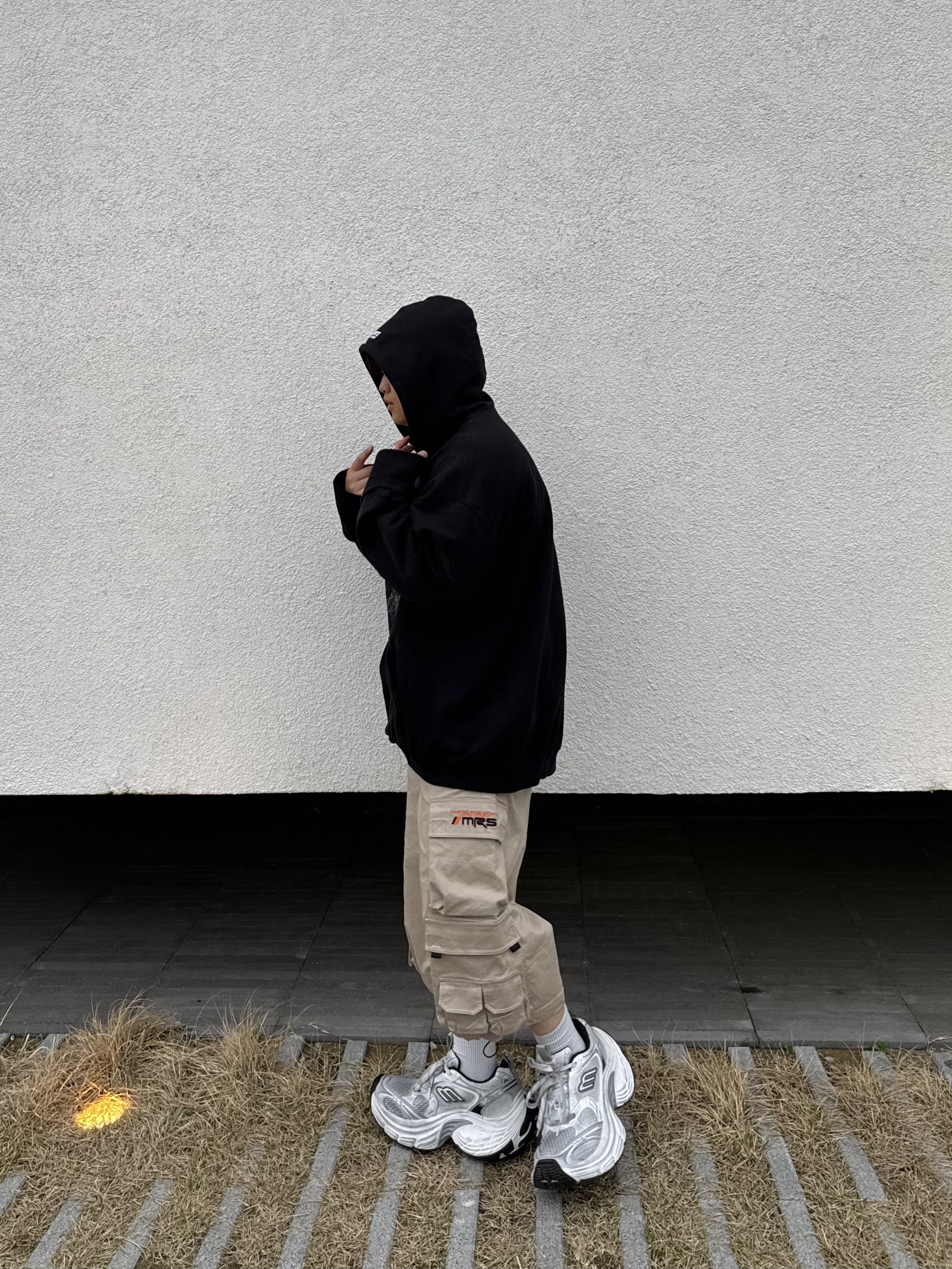 Balenciaga 10XL Sneakers White Grey Silver Black 착용 스타일
