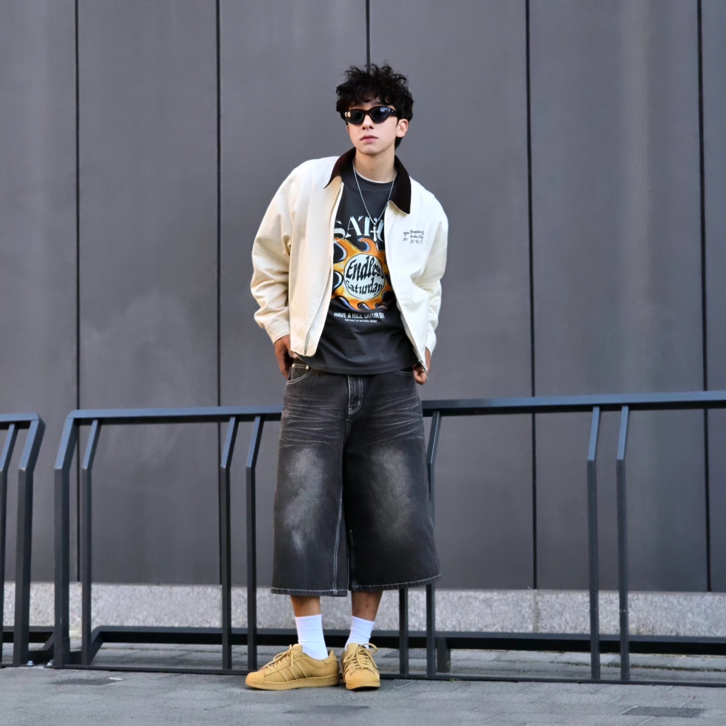 Adidas Superstar Golden Beige 착용 스타일 - 1