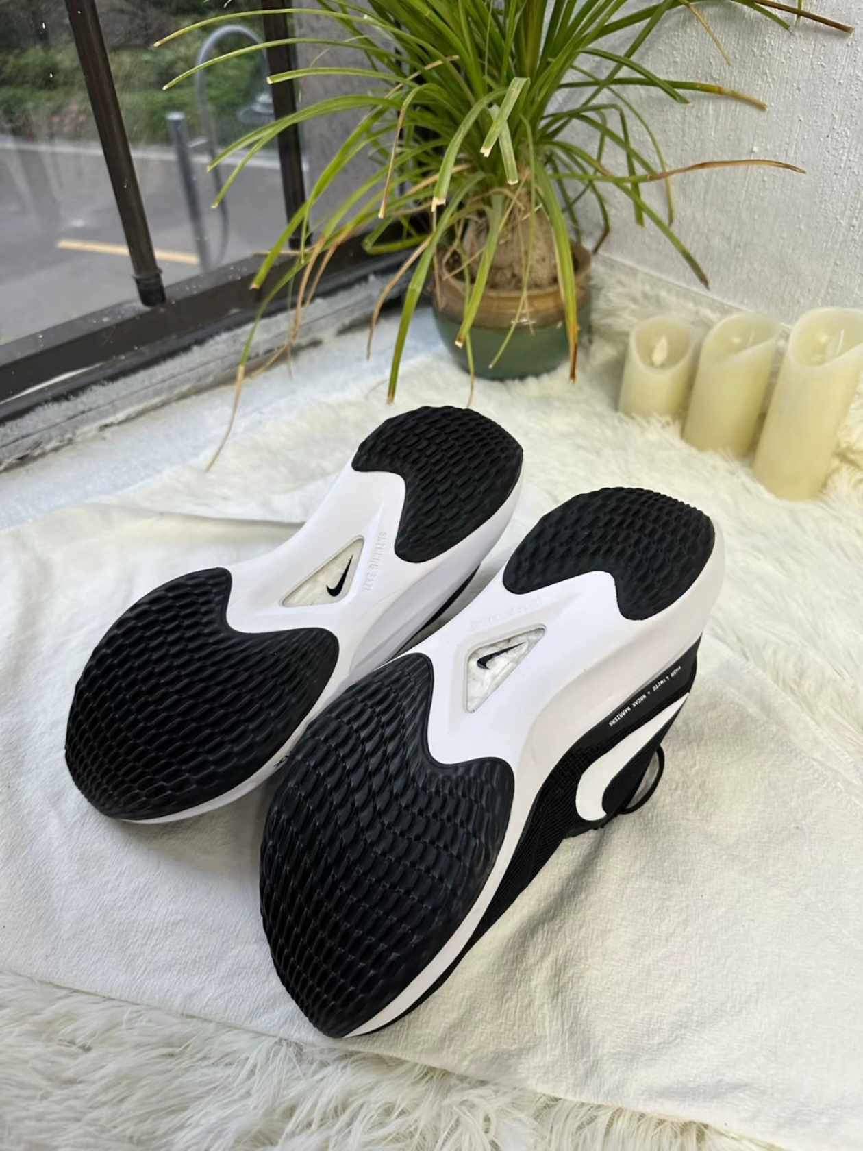 Nike Zoom Fly 5 Black White 착용 스타일 - 2