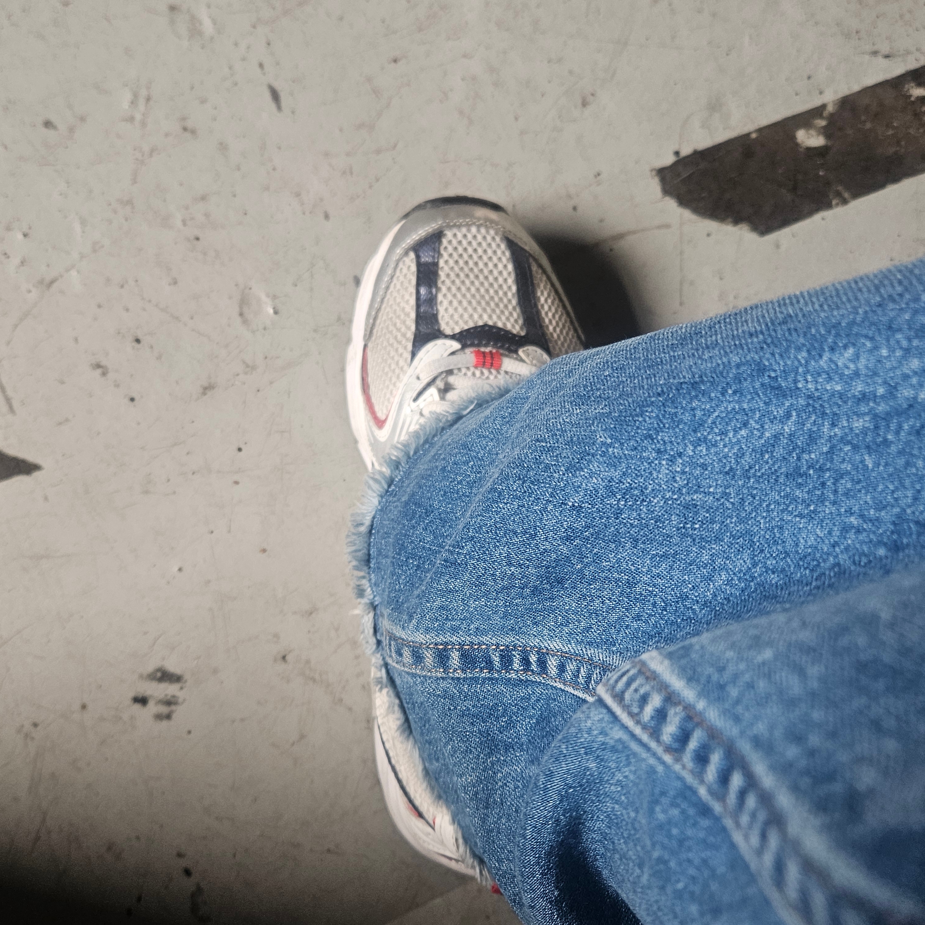 New Balance 530 White Velocity Red 착용 스타일