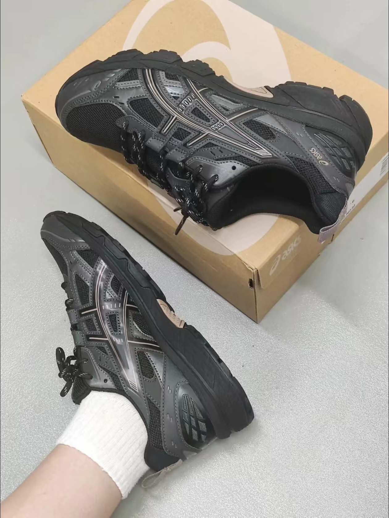 Asics Gel-Nunobiki Black Taupe Grey 착용 스타일
