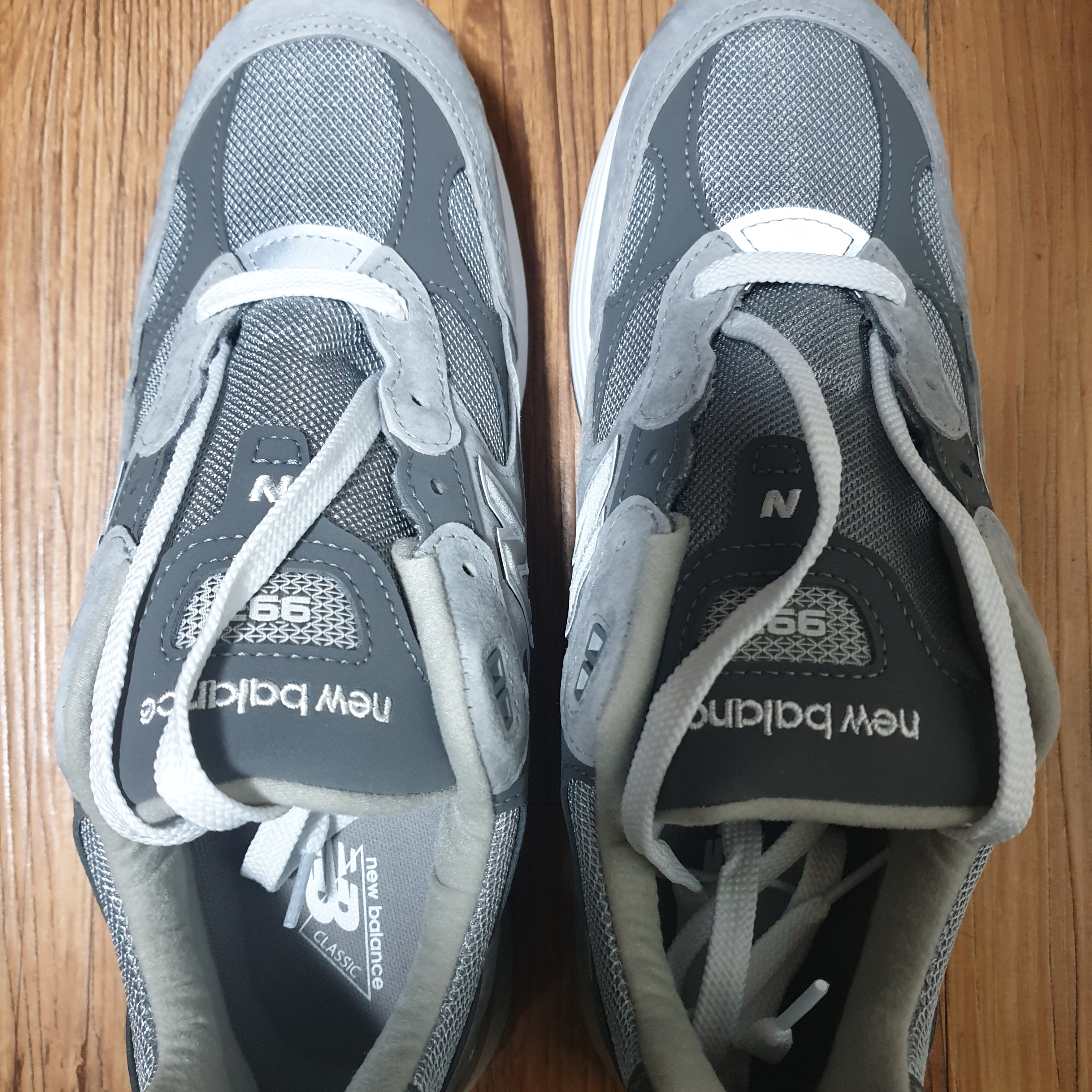 New Balance 992 Made in USA Core Grey Silver Metallic 착용 스타일