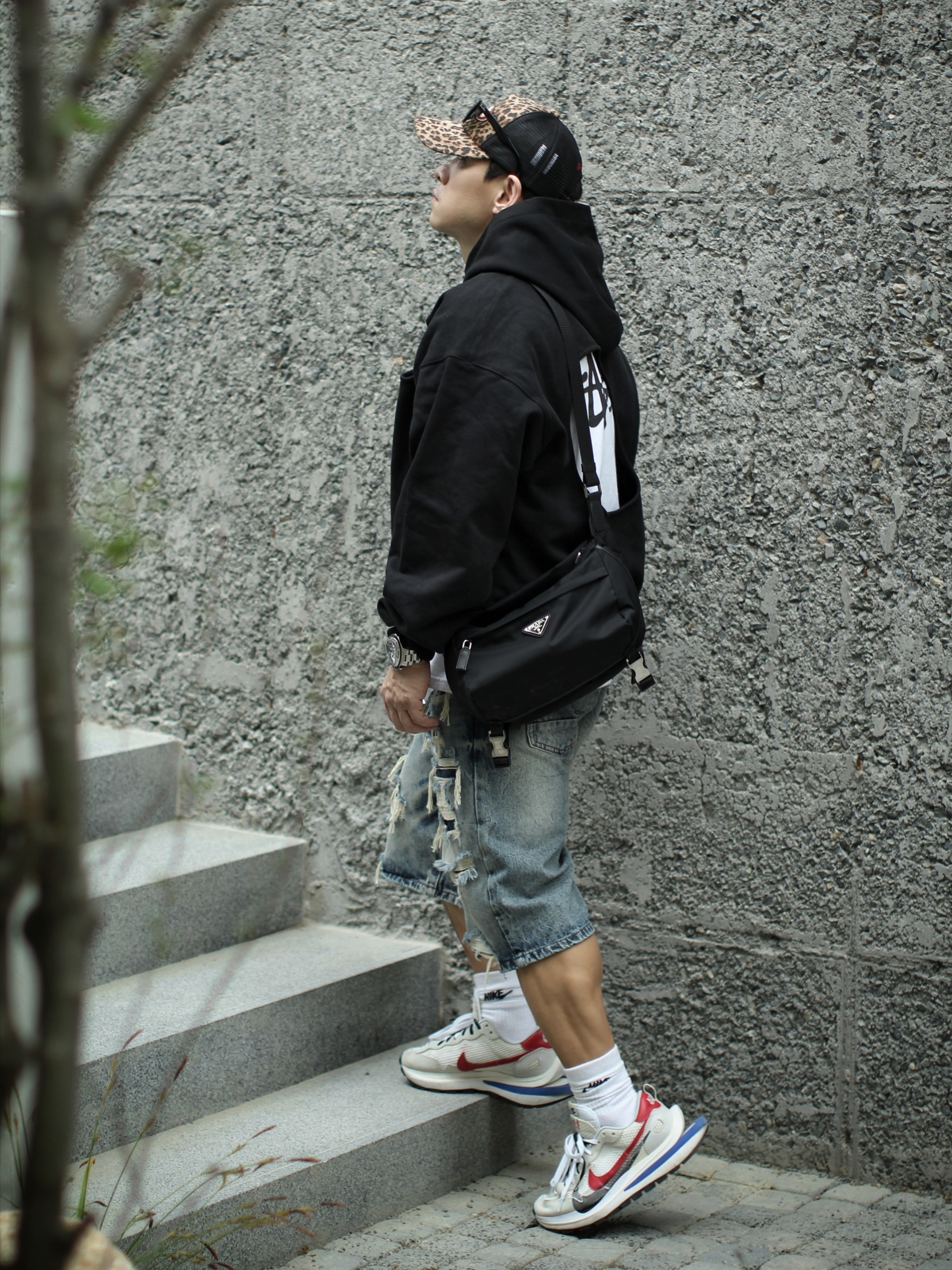 Stussy Basic Stussy T-Shirt White 2024, 2025, Nike x Sacai VaporWaffle Royal Fuchsia 착용 스타일 - 1