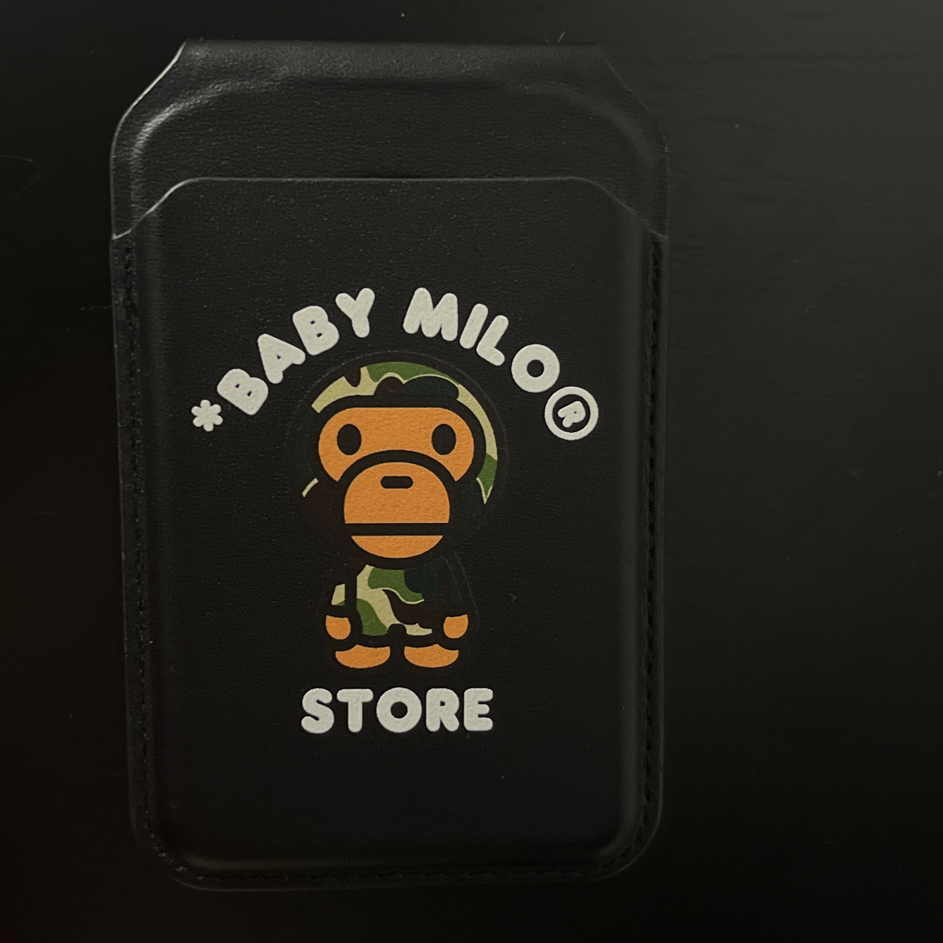 BAPE Baby Milo MagSafe Card Holder Black 착용 스타일