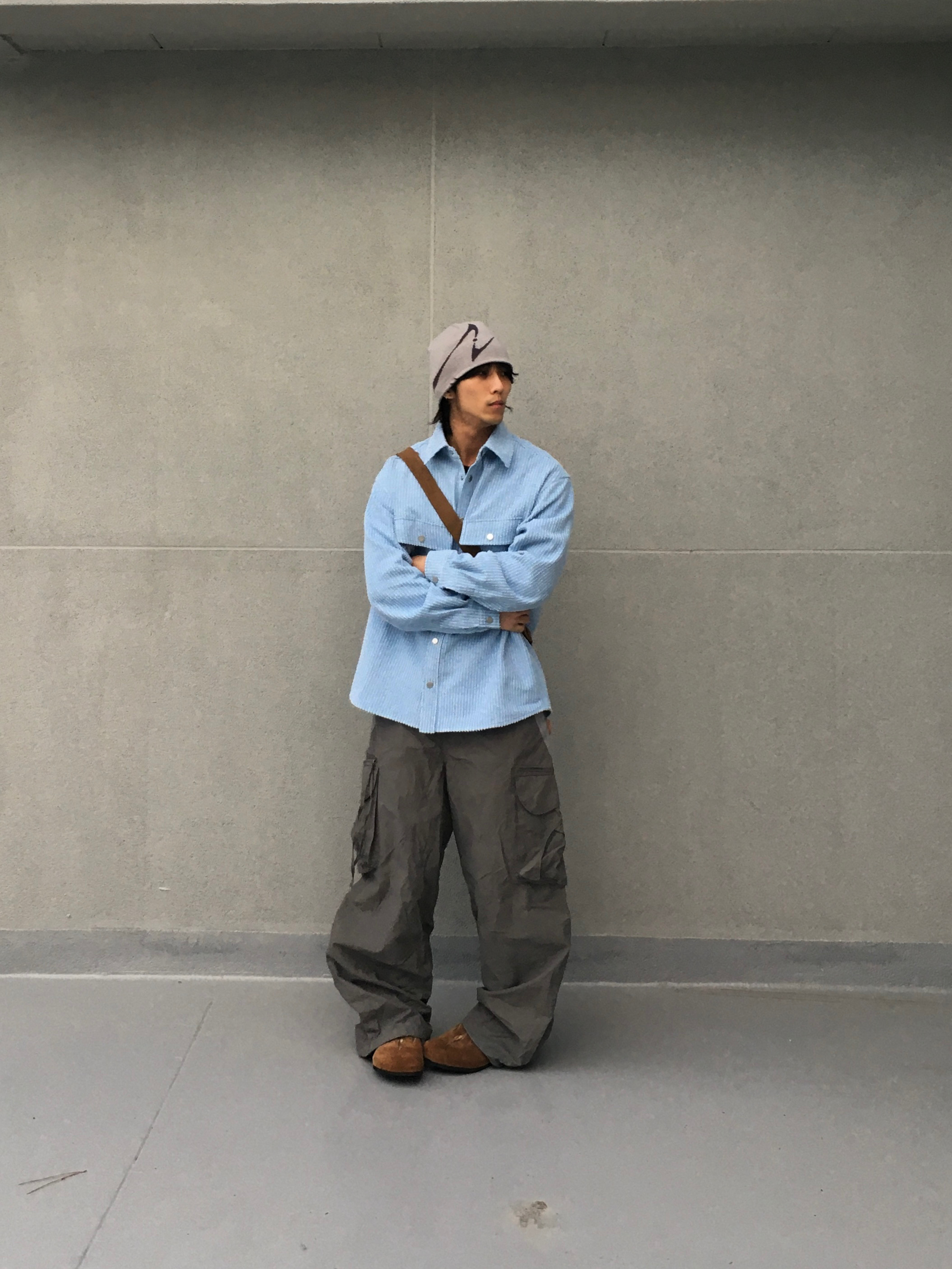 BLR Curved Logo Beanie Grey 착용 스타일 - 2
