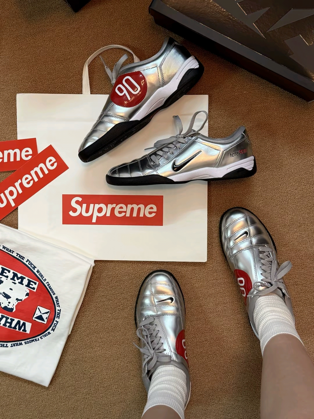 Nike Total 90 III SP Metallic Silver and Black 착용 스타일