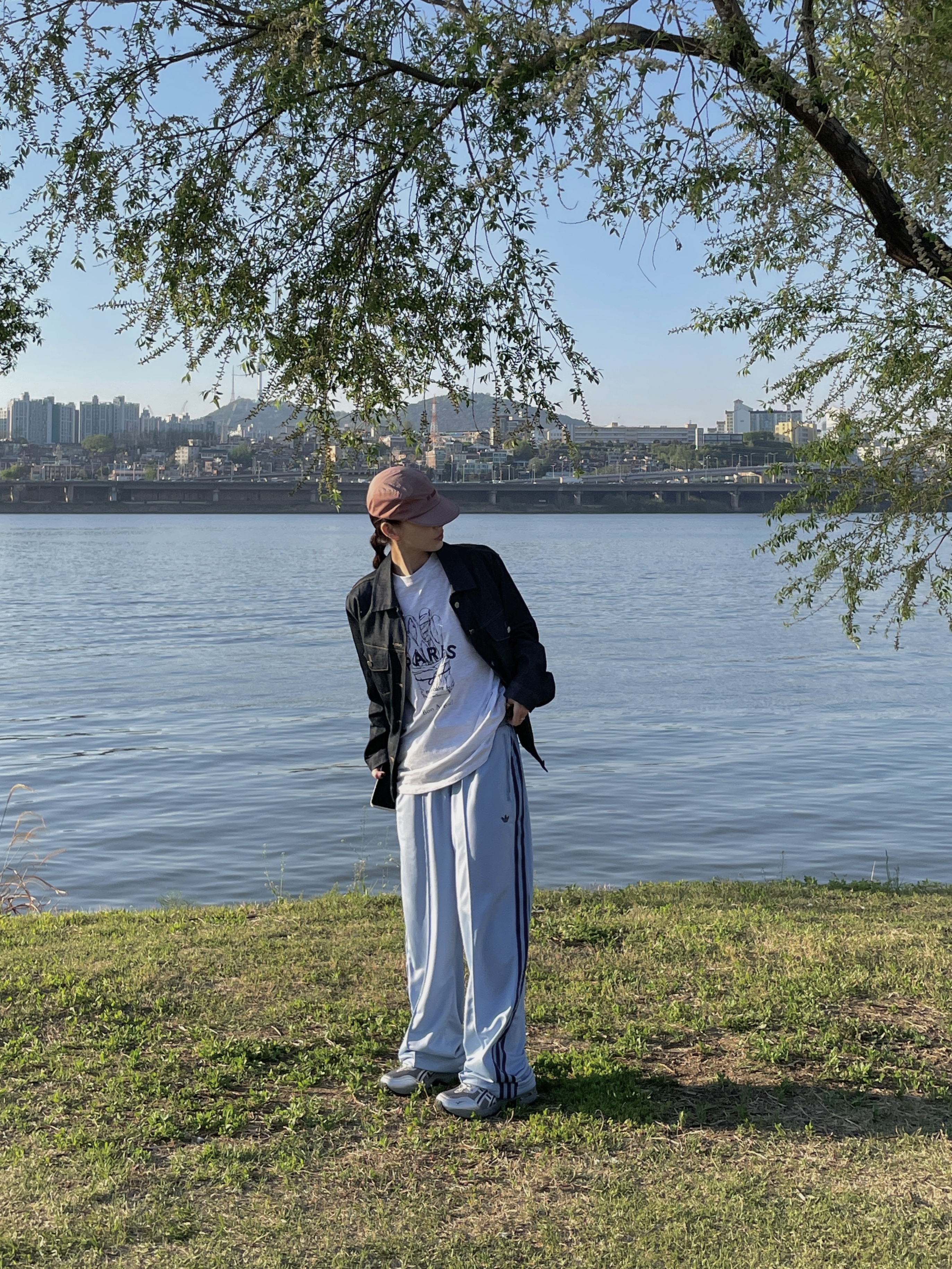 Adidas Track Pants Ambient Sky - KR Sizing, Asics x Freja Wewer Gel-1090 V2 Clay Grey Pure Silver 착용 스타일 - 5