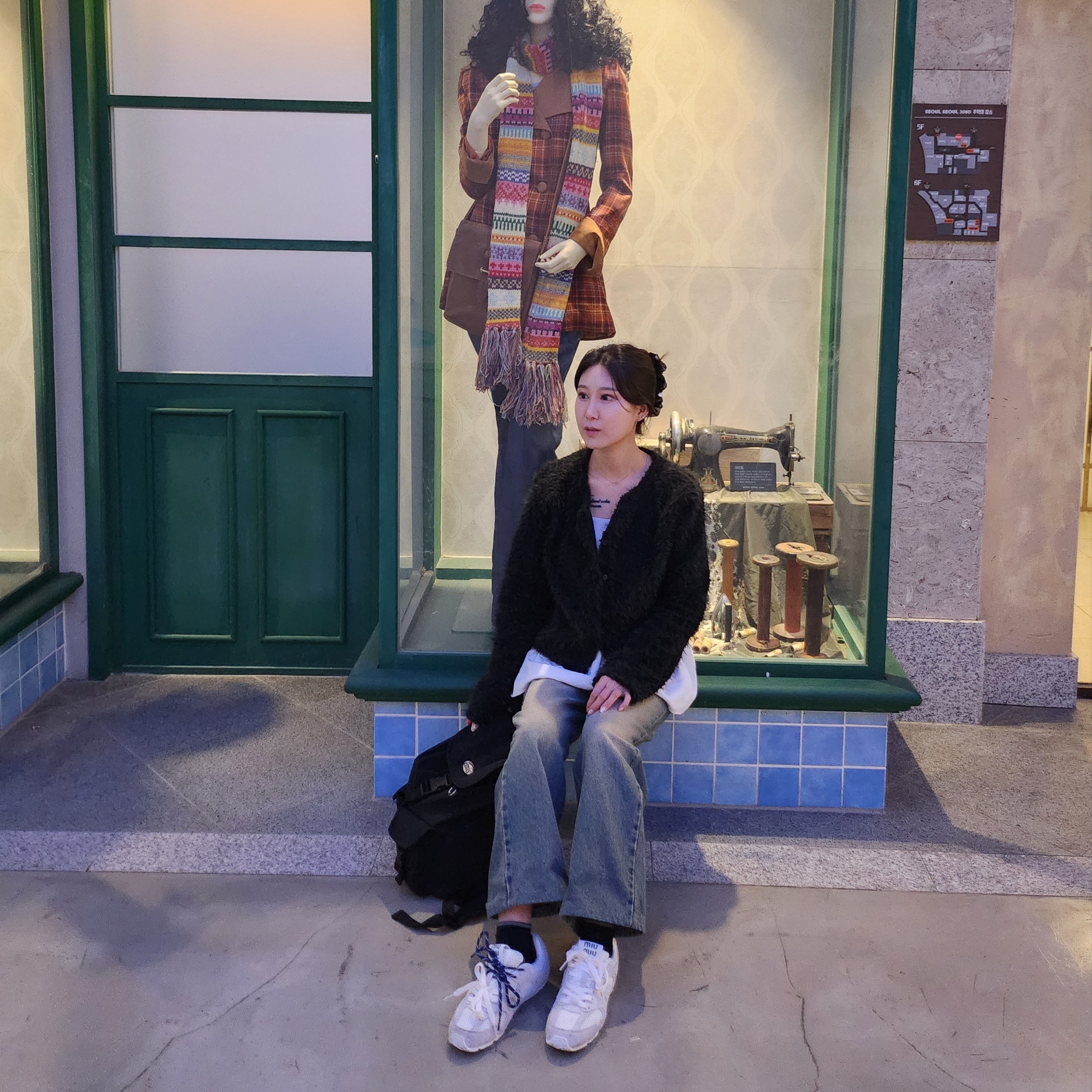 Emis Double Pocket Backpack Black, (W) New Balance x Miu Miu 530 Suede Mesh Sneakers White 착용 스타일 - 4