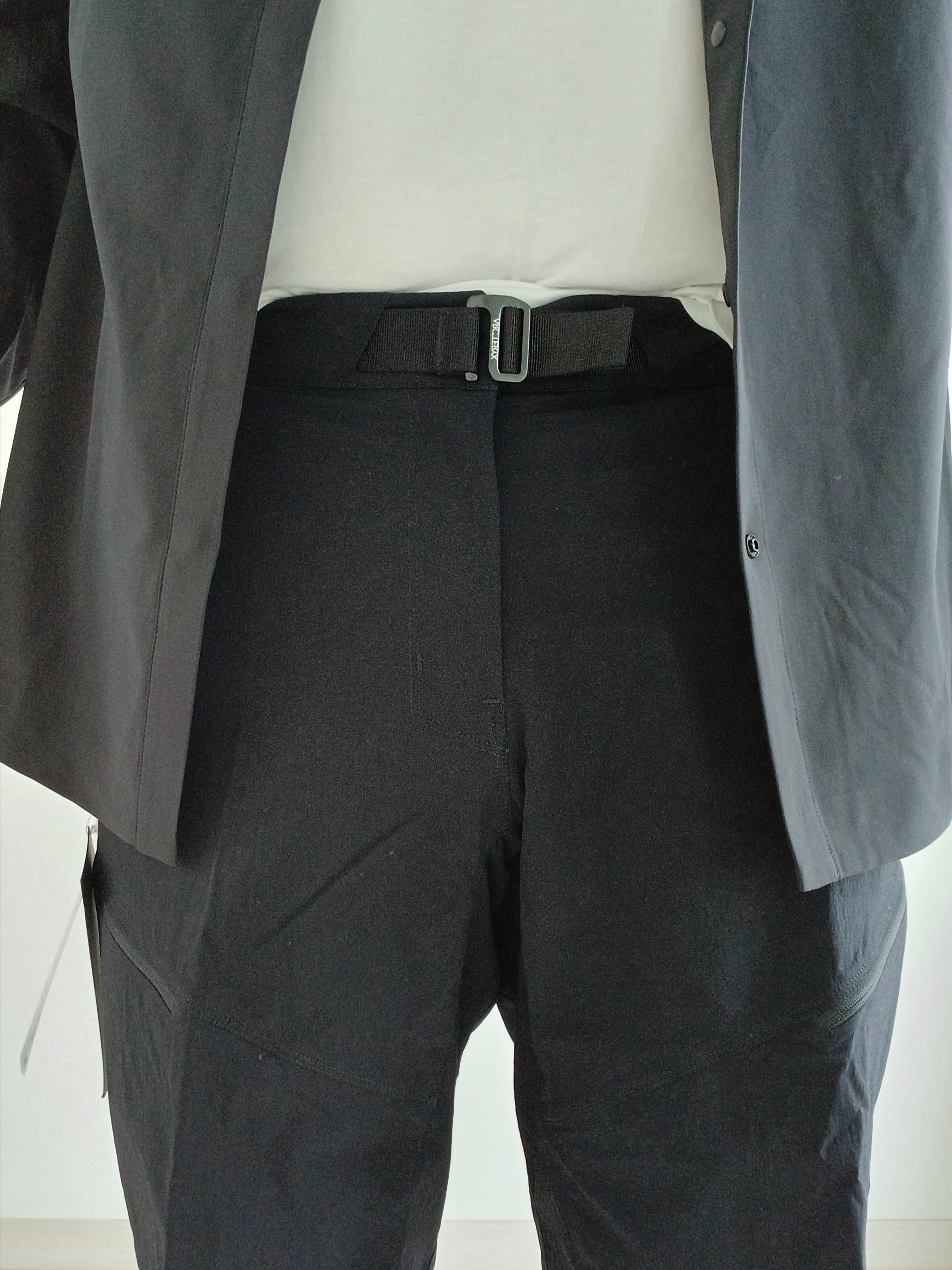 Arc'teryx Gamma Quick Dry Shorts 11 Inch Black, Arc'teryx Skyline LS Shirts Black 착용 스타일 - 4