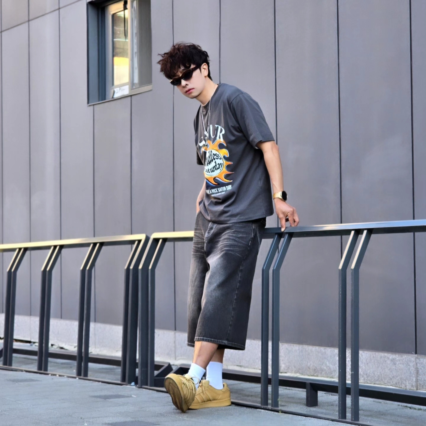 Adidas Superstar Golden Beige, Samsung Galaxy Watch6 44mm LTE Silver (Korean Ver.) 착용 스타일 - 3