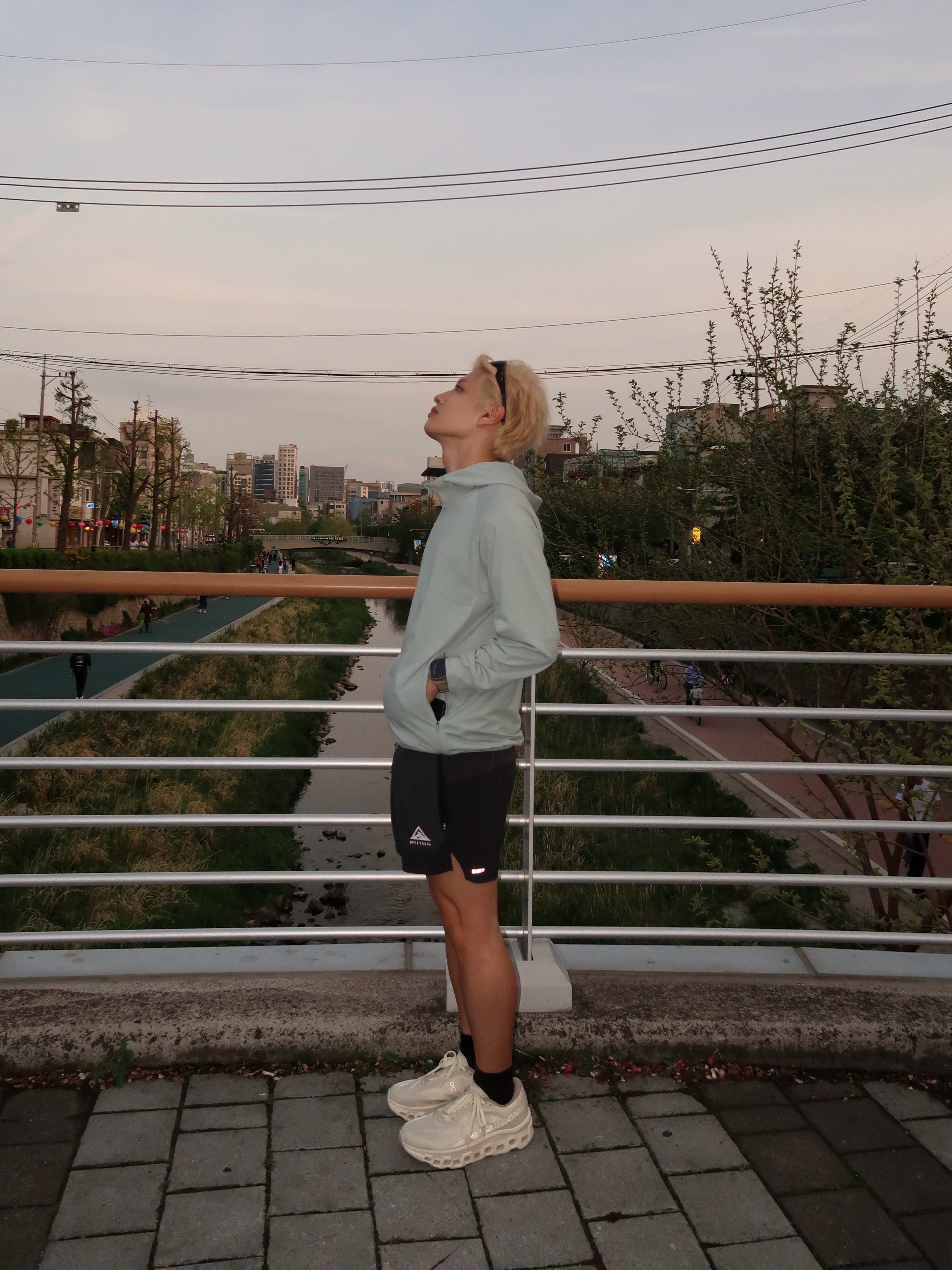 On Running x Invincible Cloudmonster 2 Ivory White 착용 스타일 - 2