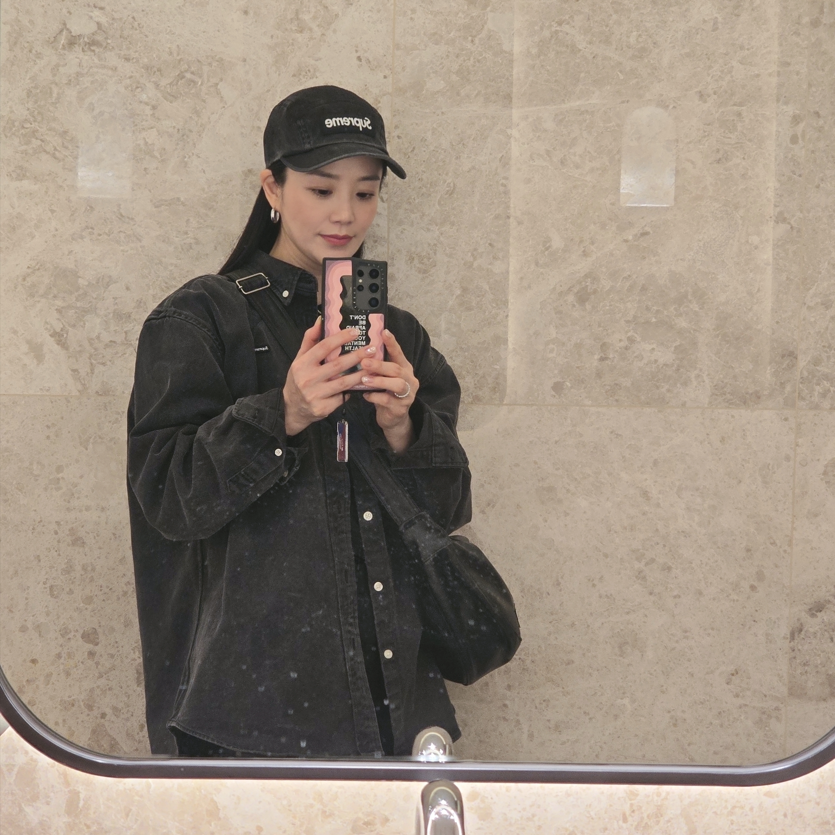 Supreme Washed Chino Twill Camp Cap Black - 25SS, Supreme Small Box Denim Shirt Black - 25SS 착용 스타일