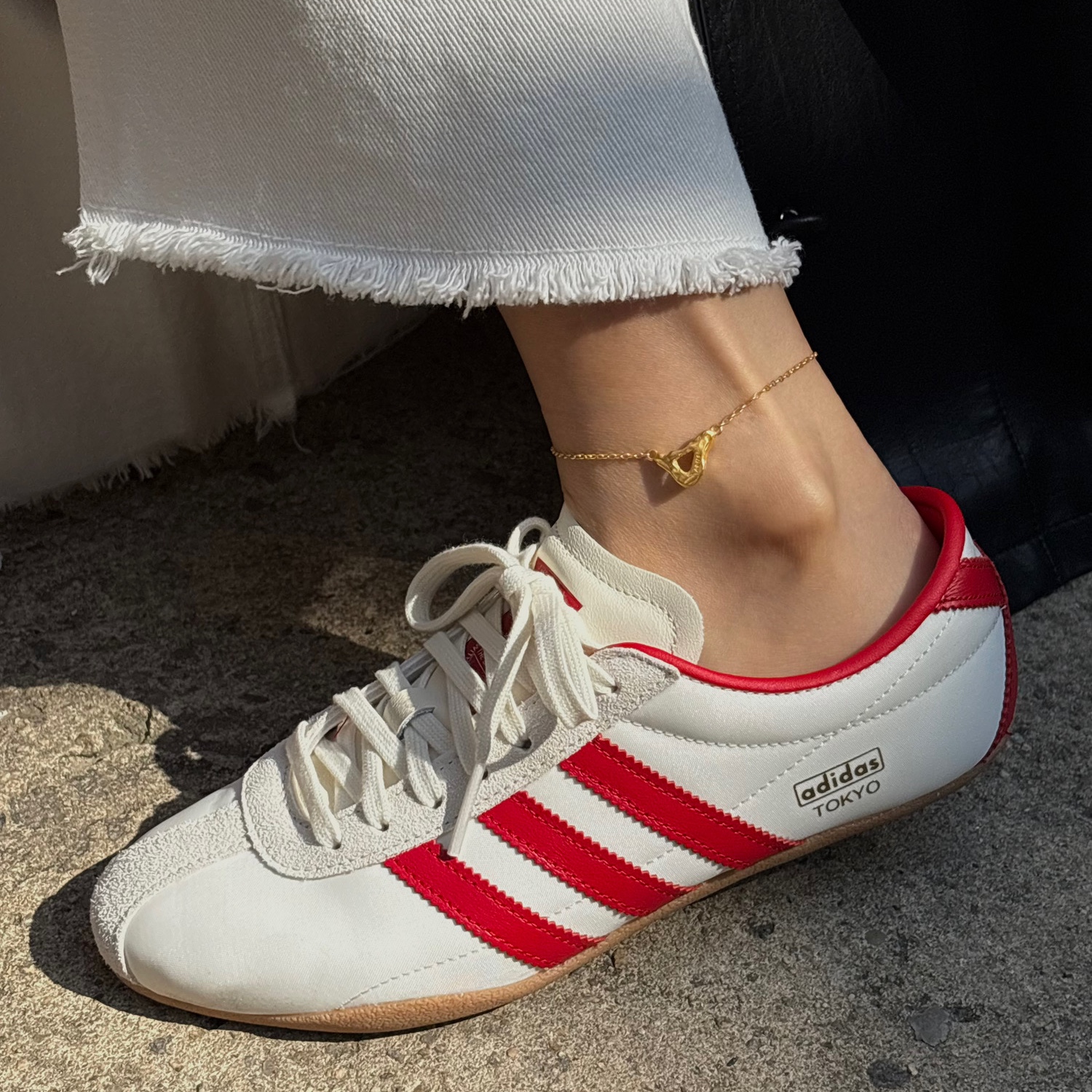 (W) Adidas Tokyo Off White Better Scarlet 착용 스타일 - 5