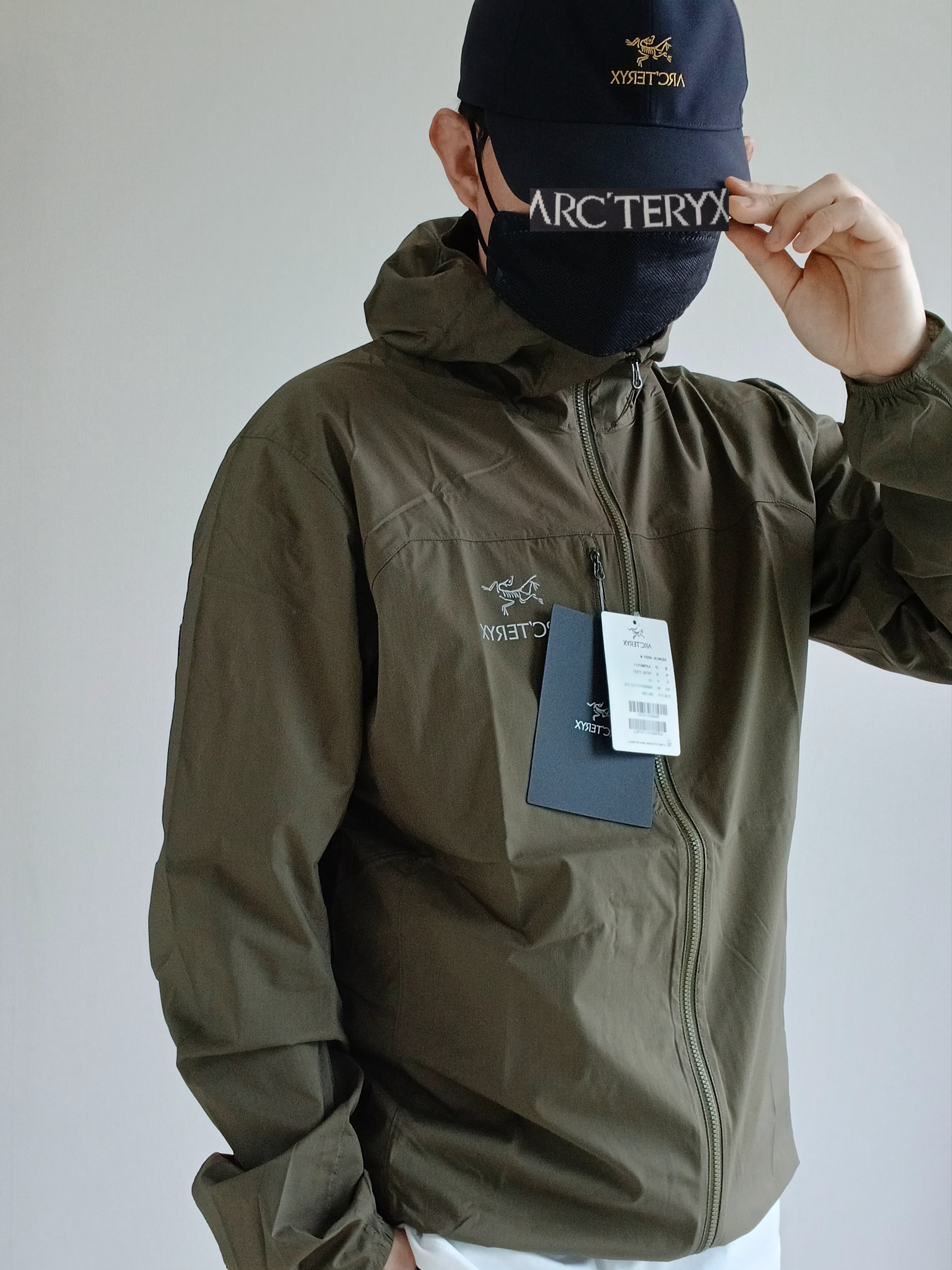 Arc'teryx Squamish Hoody Tatsu, Arc'teryx Bird Word Cap 24K Black 착용 스타일 - 5