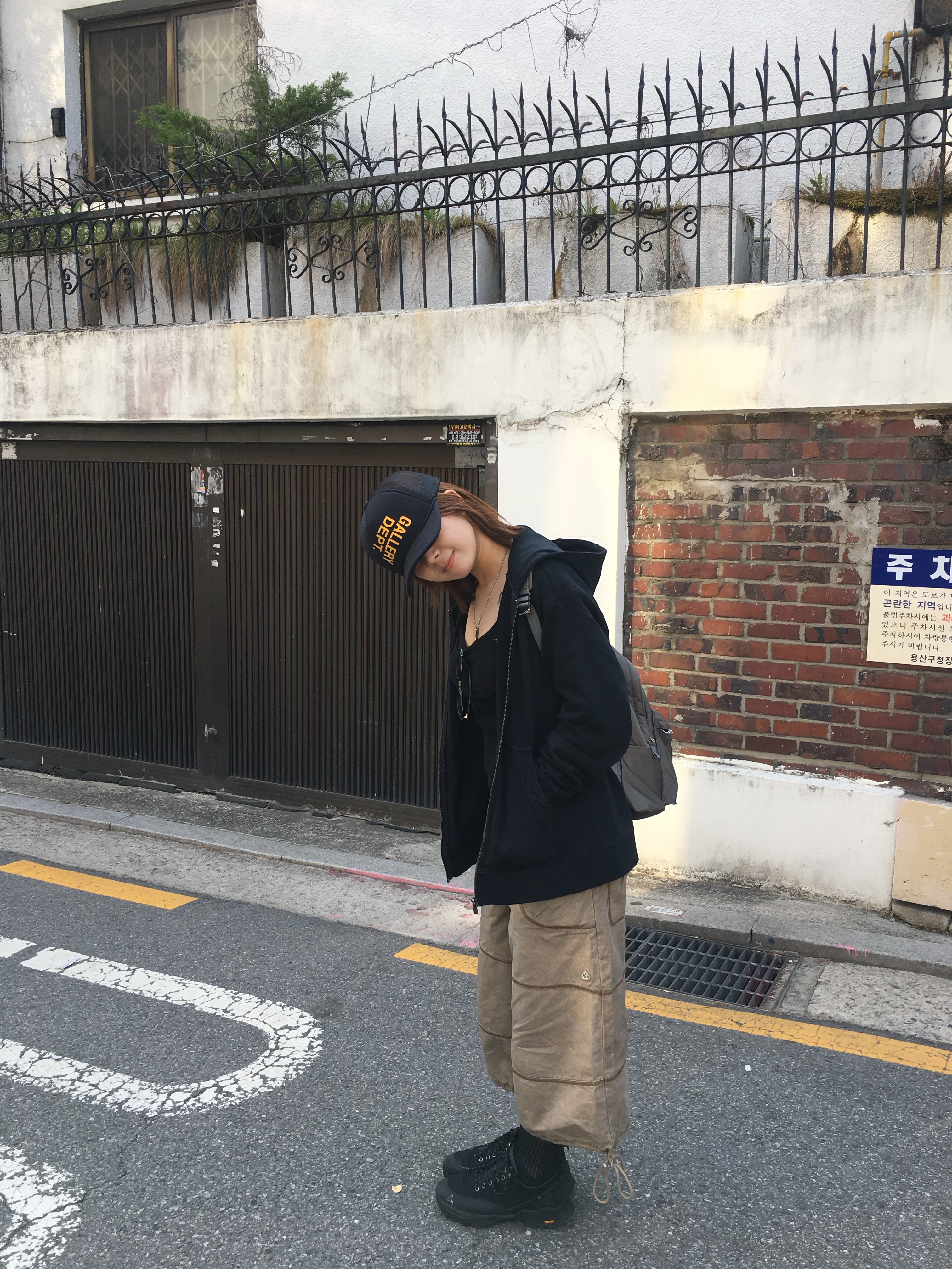 Gallery Dept. Fucked Up Trucker Cap Black, AA Curved Garment Dyeing Sweat Hoodie Zip-up Black 착용 스타일