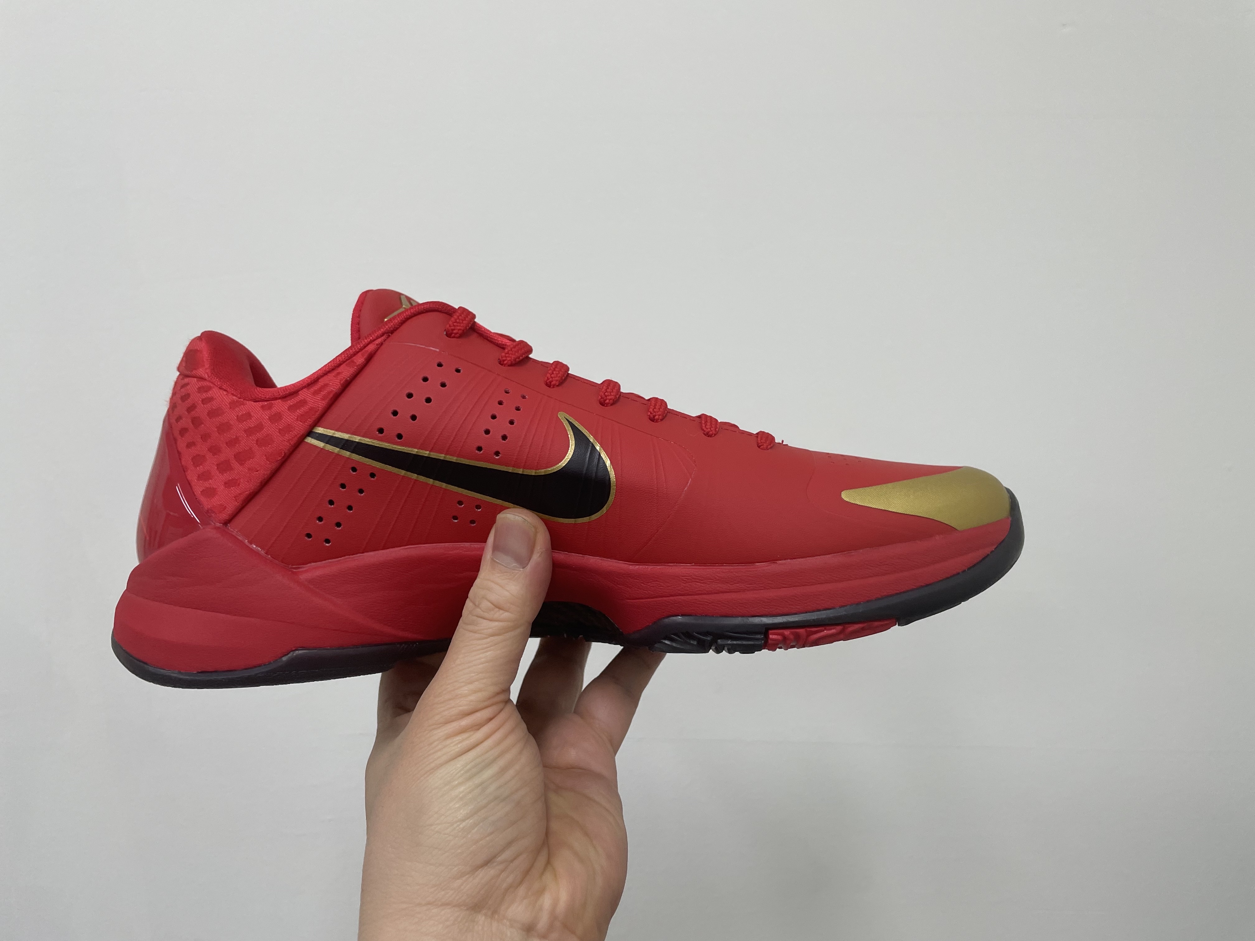 Nike Kobe 5 Protro Year of the Mamba University Red 착용 스타일 - 2