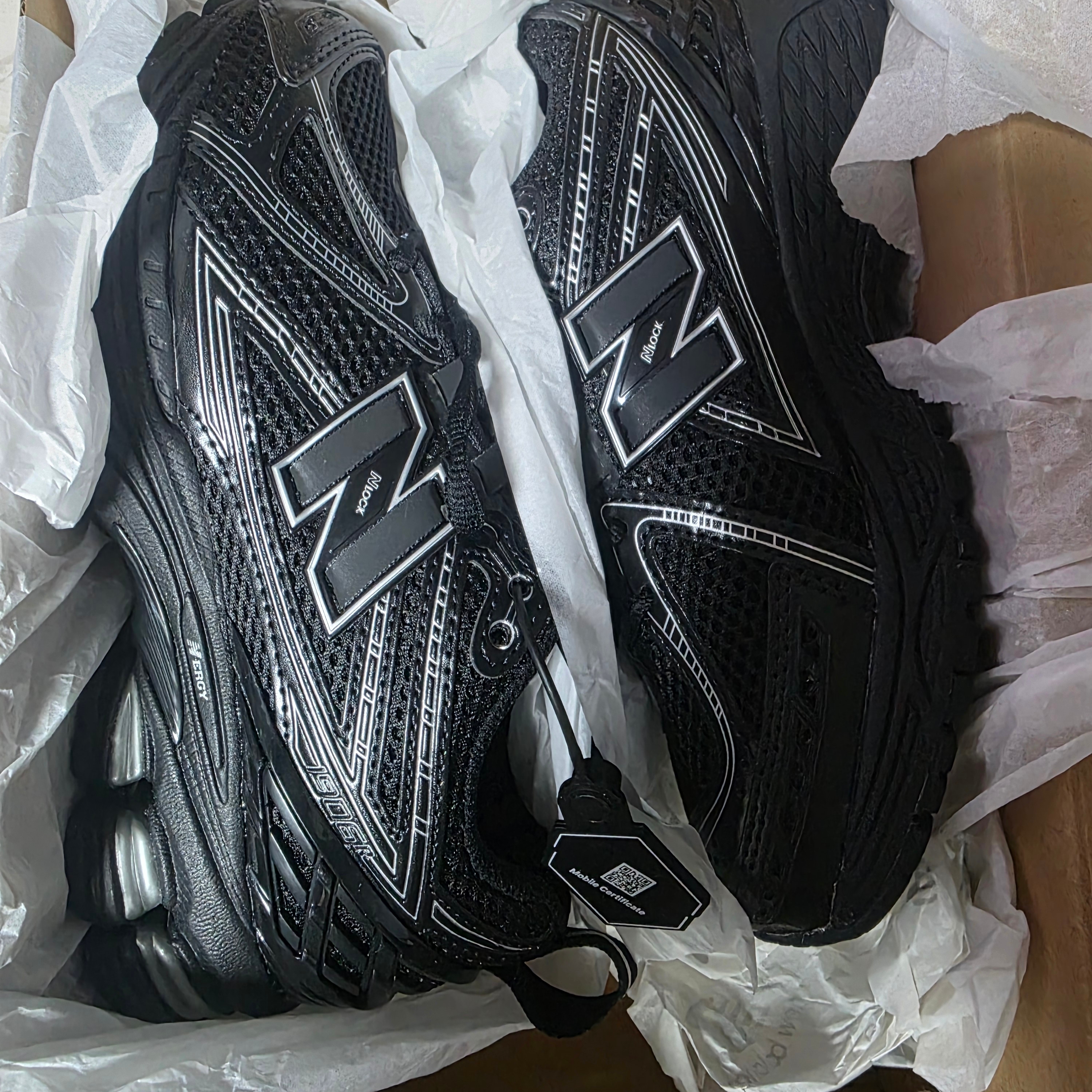 New Balance 1906R Black Silver Metallic 착용 스타일