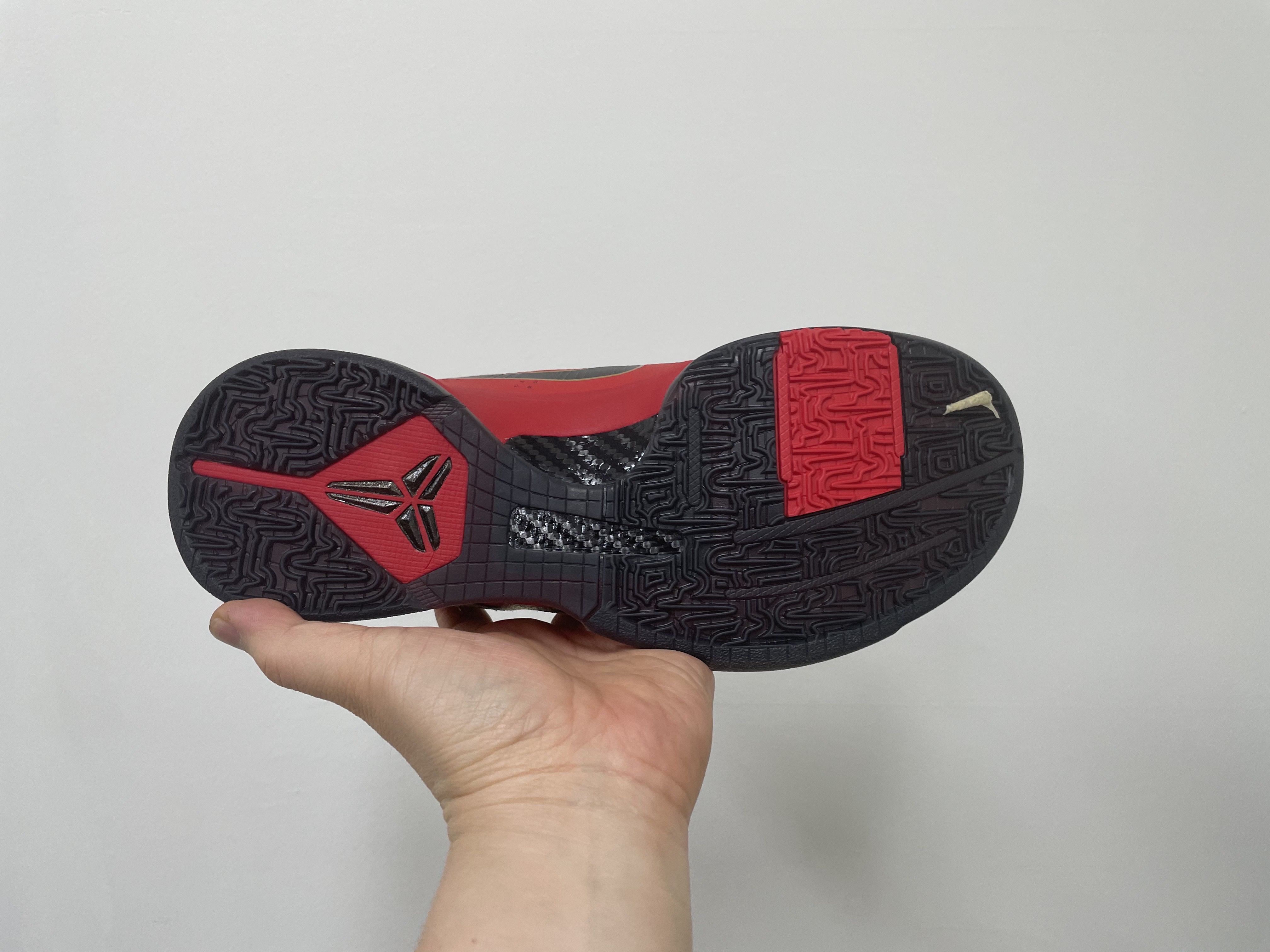 Nike Kobe 5 Protro Year of the Mamba University Red 착용 스타일 - 5