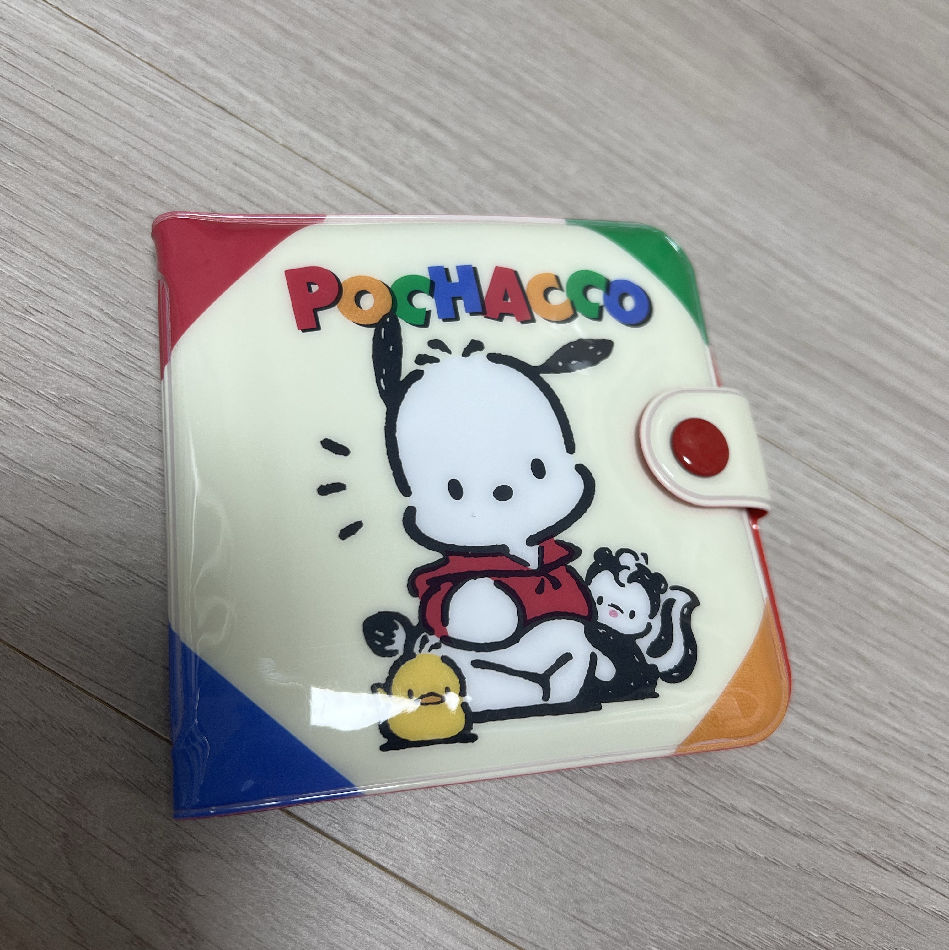 Sanrio Pochacco Vinyl Wallet 착용 스타일