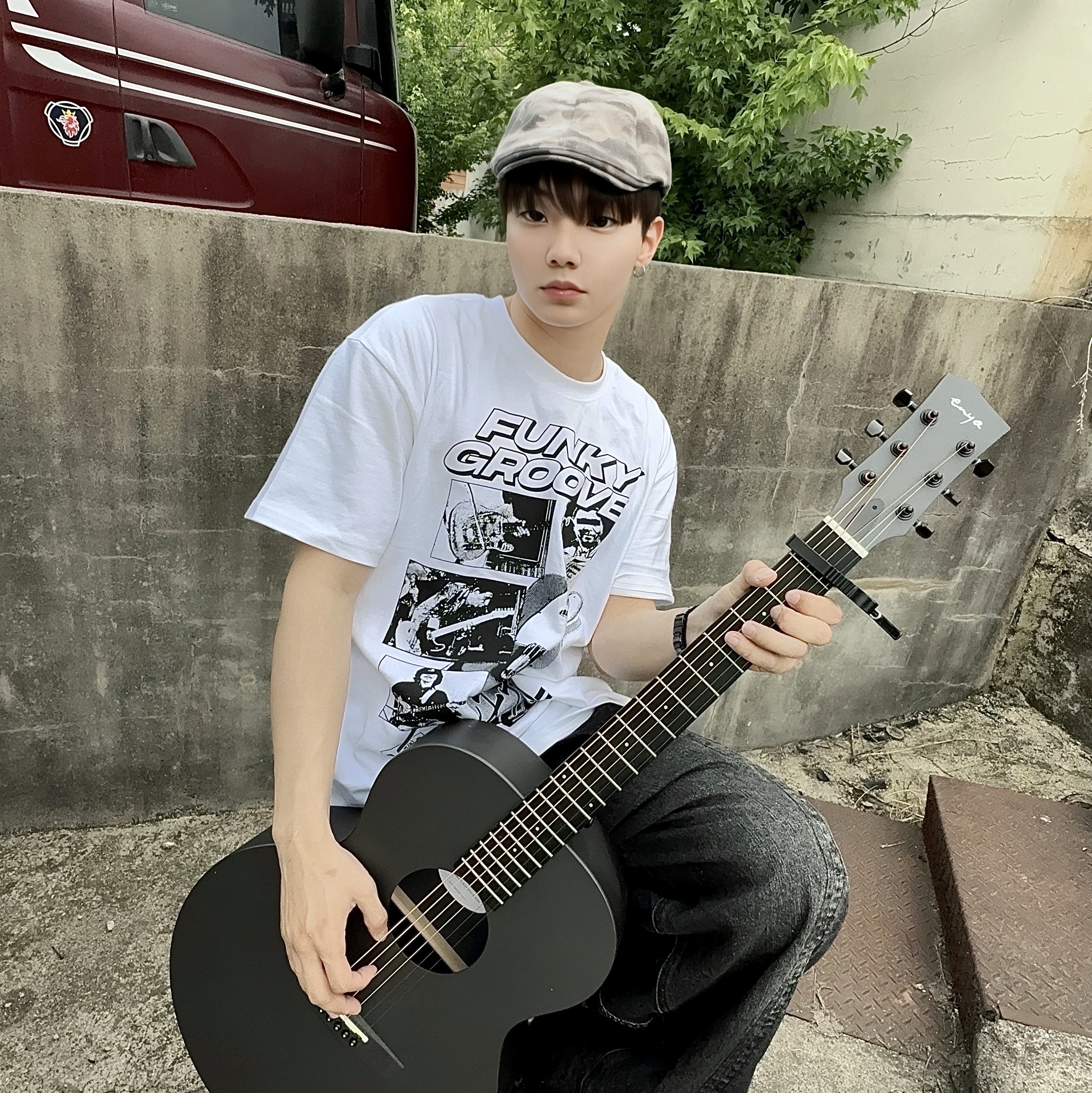 DEFYCLUBROBBERS My Companion Telecaster White 착용 스타일 - 1