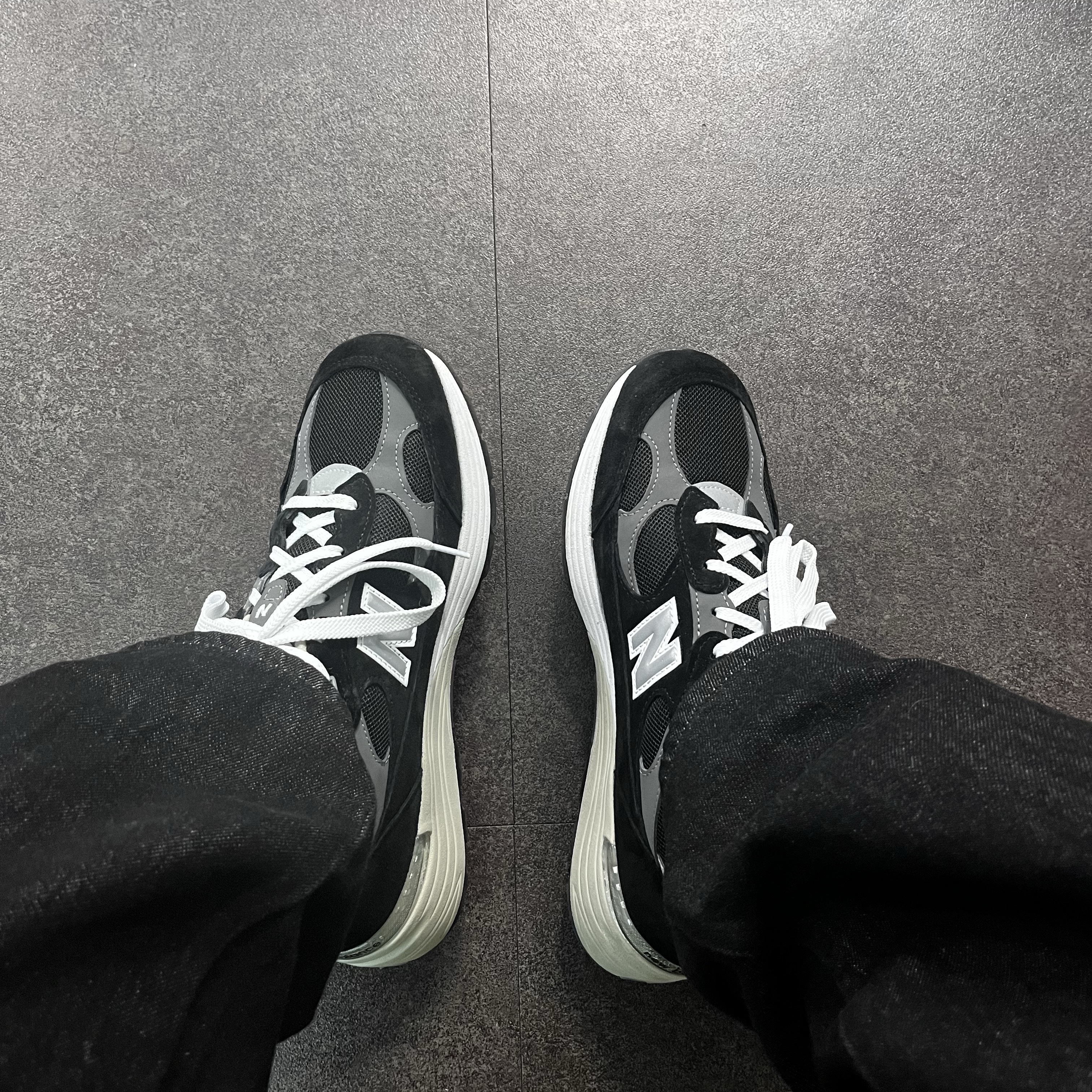 New Balance 992 Made in USA Core Black Grey 착용 스타일