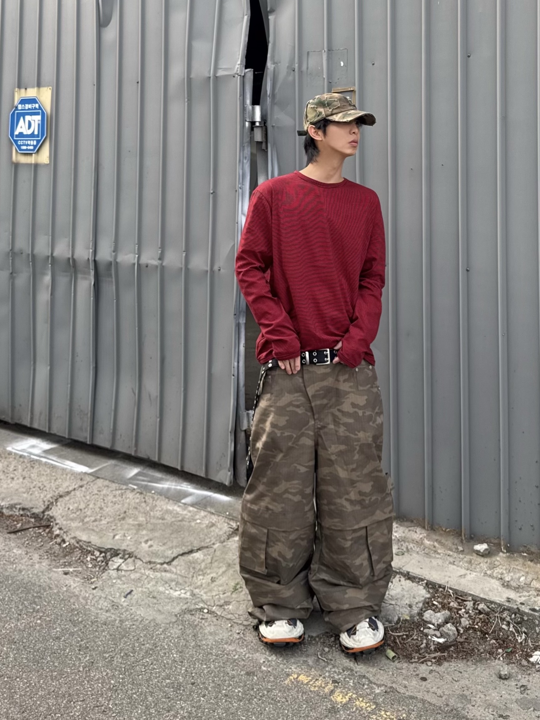 [KREAM Exclusive] Kamien Titan Baggy Pants Kream Camo, Kamien x MJD Double Hole Belt Black Shearling Calfskin 착용 스타일 - 5